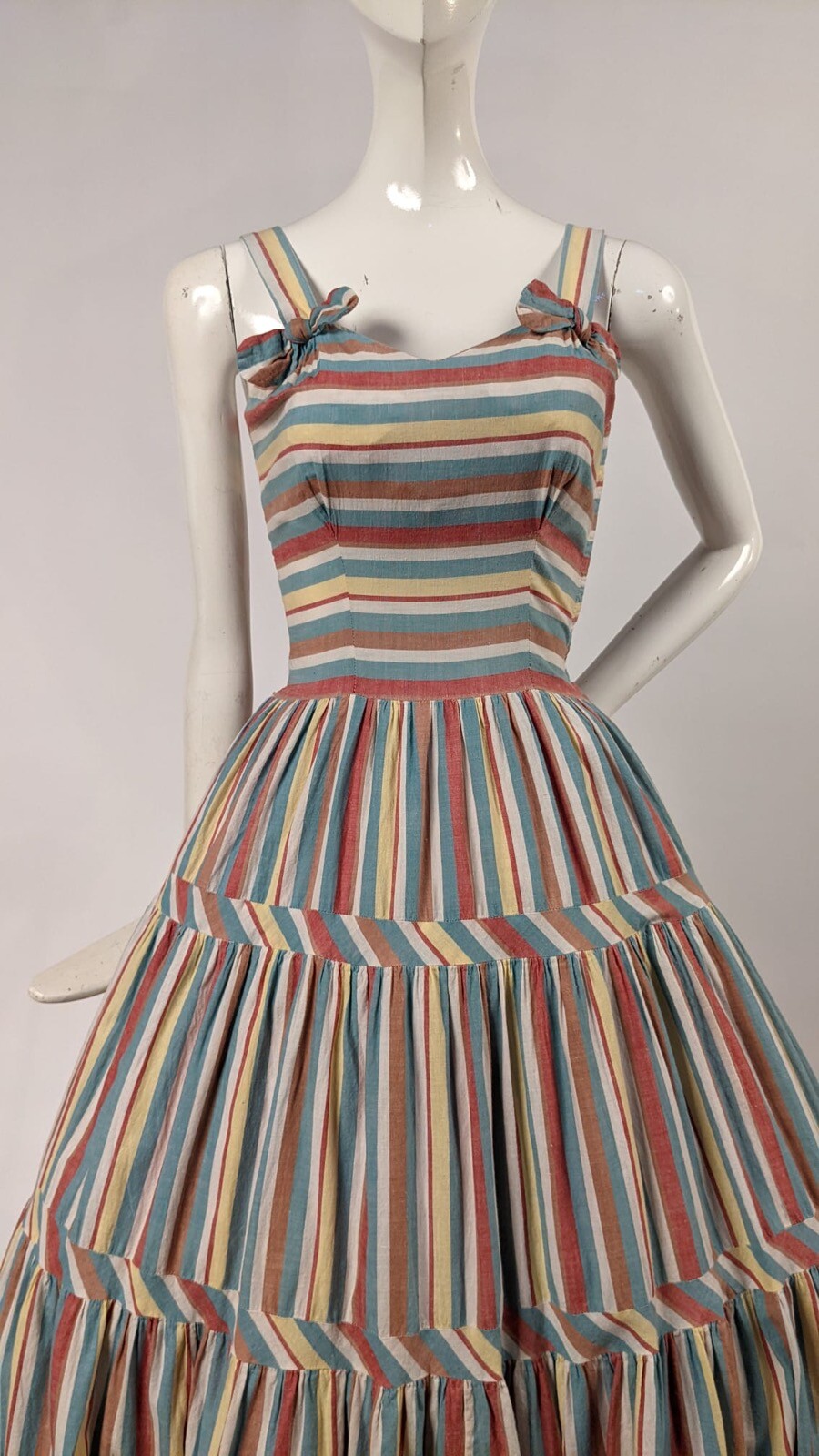 SWEETEST 1940’S STRIPED LINEN DRESS W OPEN BOW BACK DETAIL