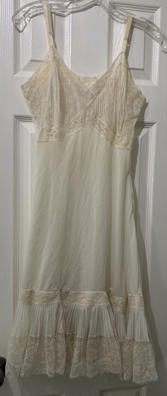 Vintage Van Ralte Full Slip Dress Lingerie Ivory Lace Pleats Nightgown XS/S?