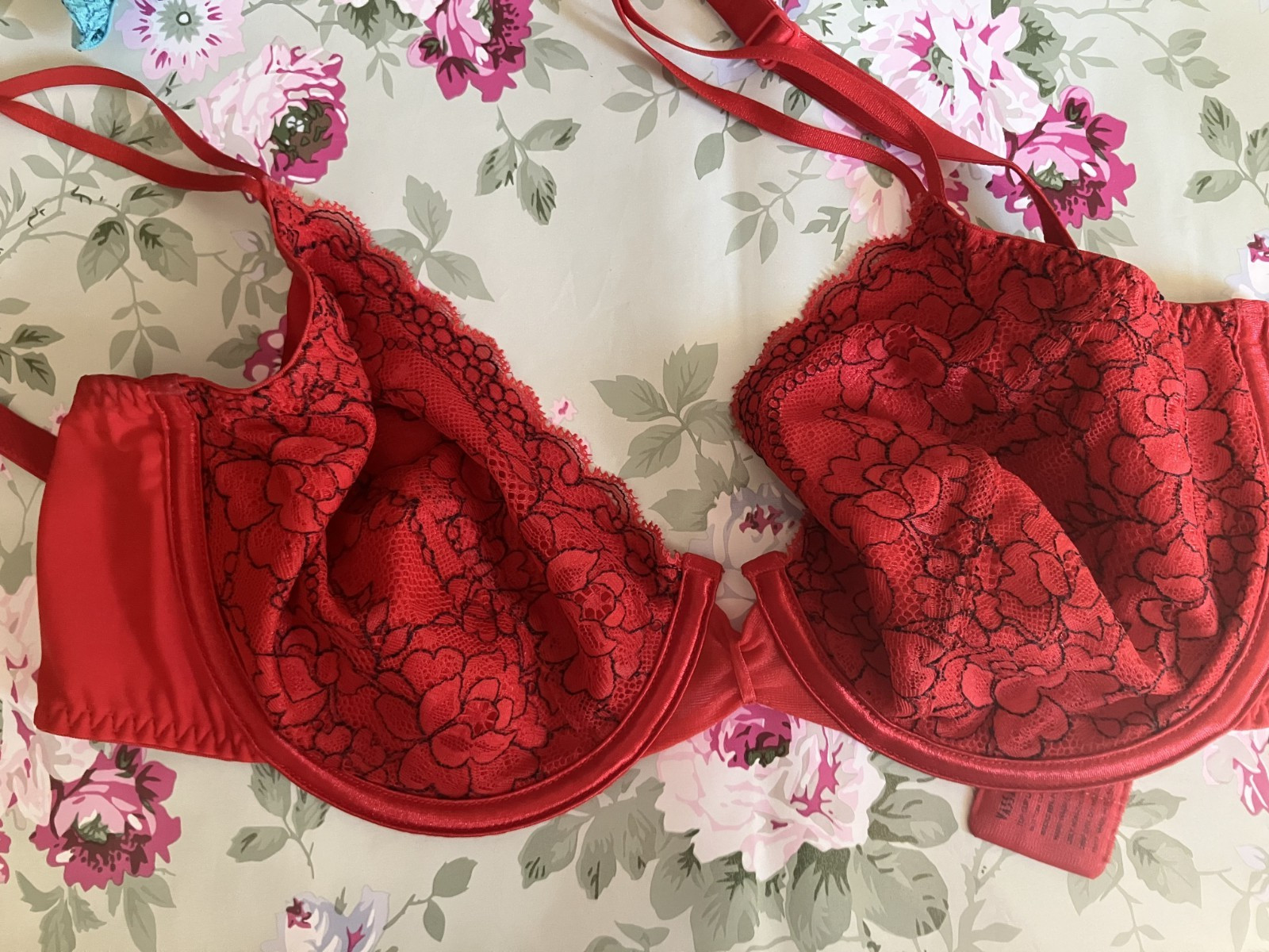 Vassarette 36C, 36D, 38C OR 36D Underwire Bra Floral Lace