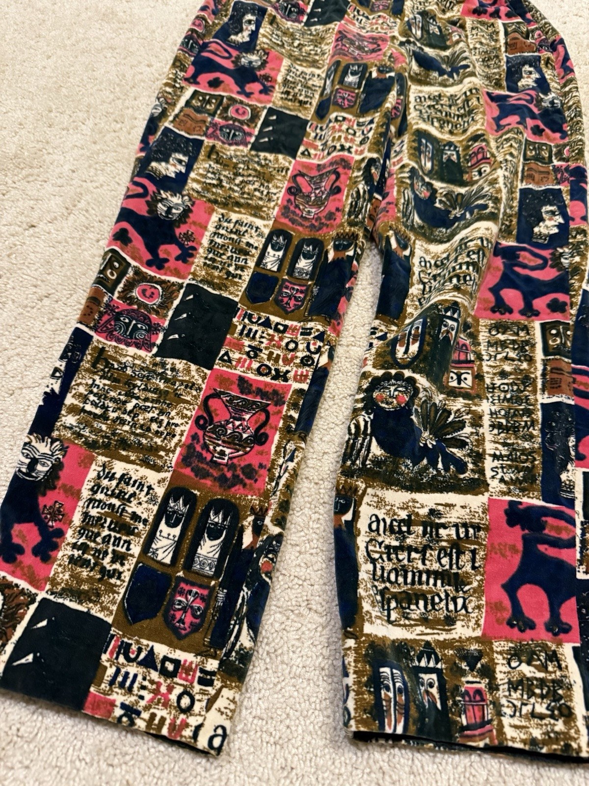Vtg 60s Psychedelic Medieval Print Velvet Velour Pants Women Small 26×28 RARE