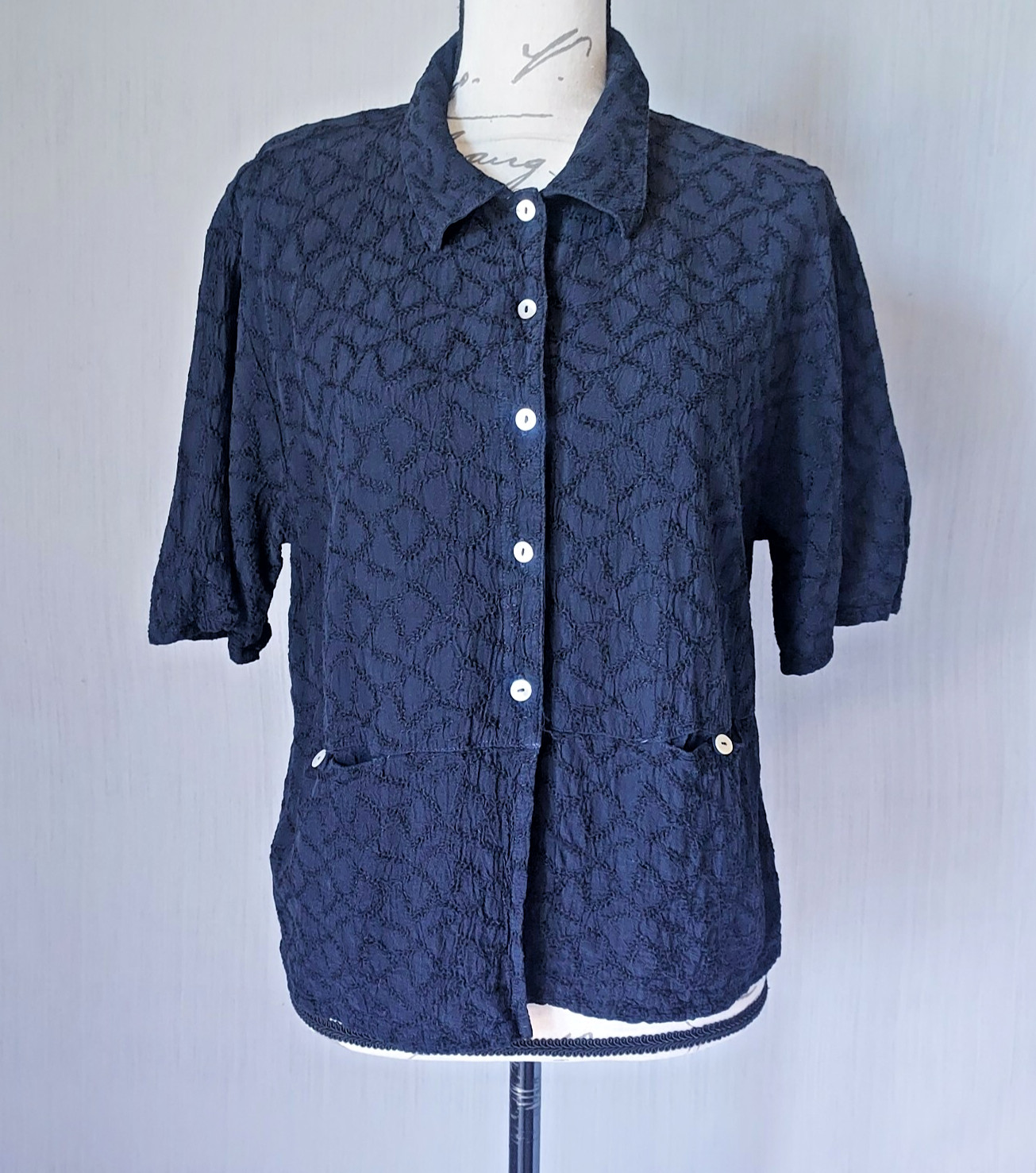 Vintage Johnny Was Collection Eyelet Top Short Sleeve Mother-Peral Button Blue M