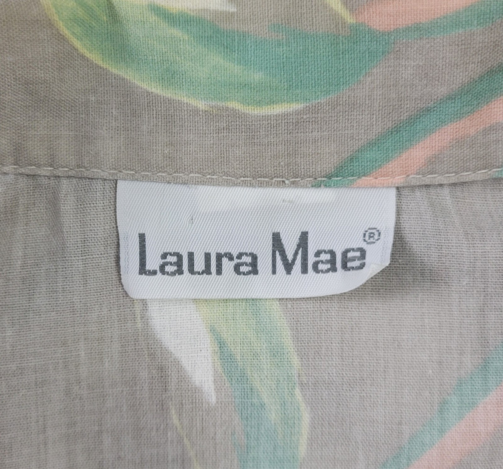 Vtg Laura Mae Beige Button Down Top w White/Pink/Yellow Tropical Flowers Size M?