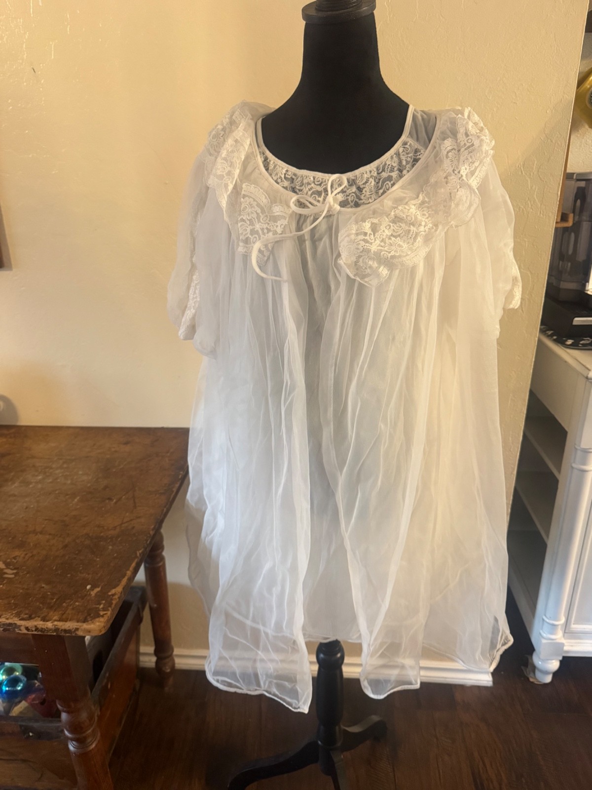 Vintage 60&rsquo;s Romantic Peignoir Set~ Nightgown & Robe White Chiffon & Lace