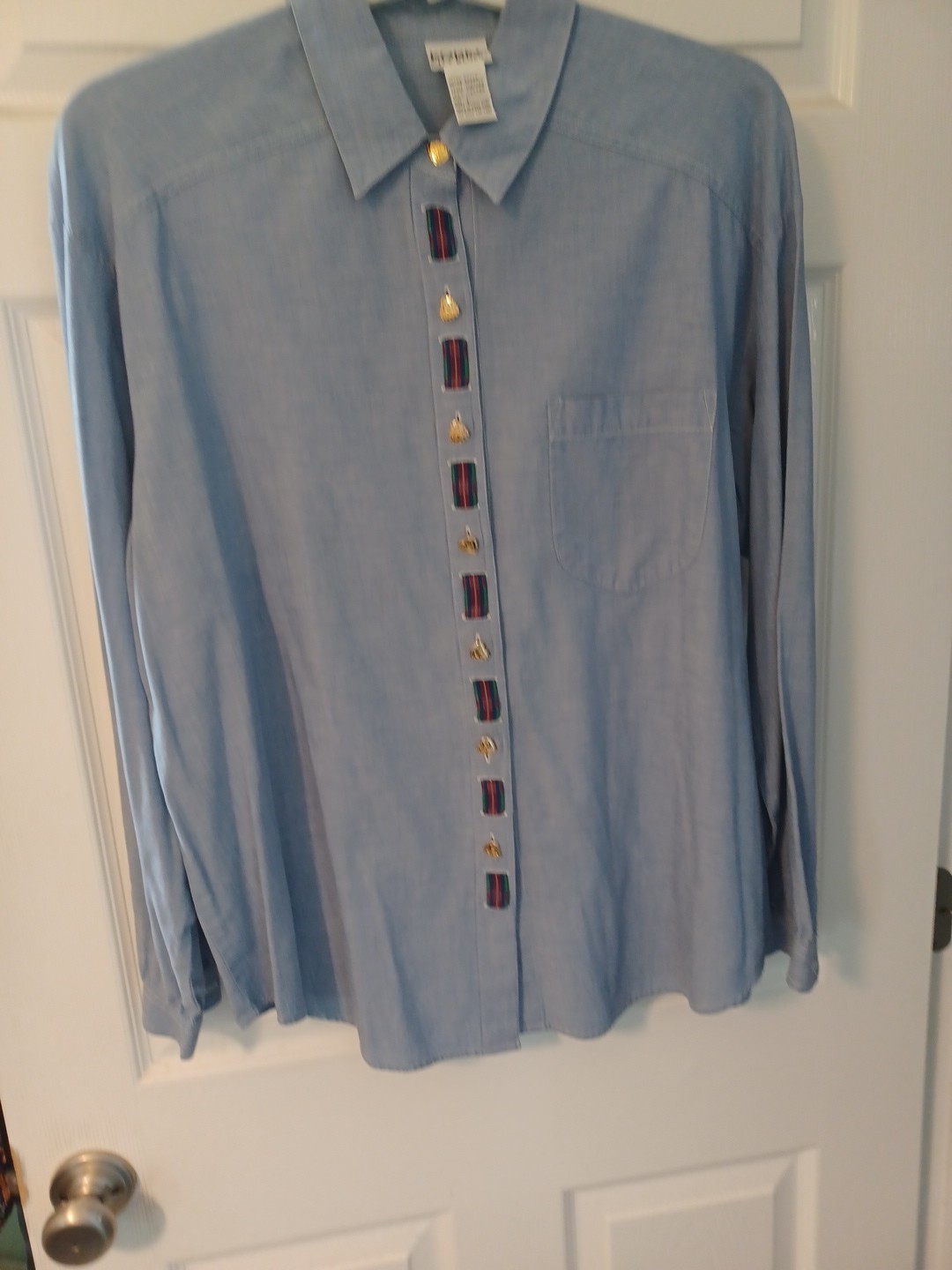KORET Shirt With Heart Buttons. Size Large. Blue