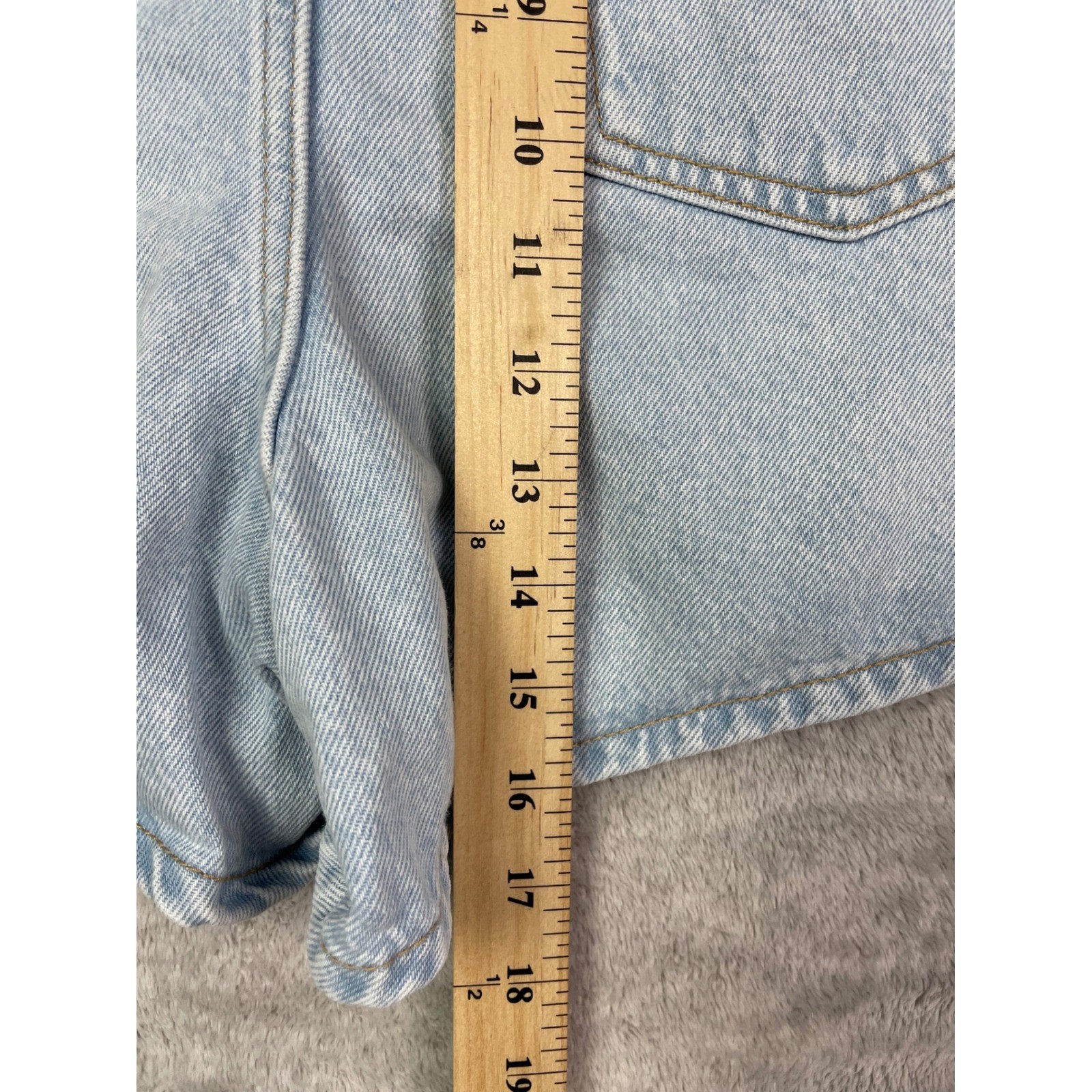 Levi&rsquo;s Premium 80s Mom Shorts Size 32 Light Wash Denim High Rise Blue Jean
