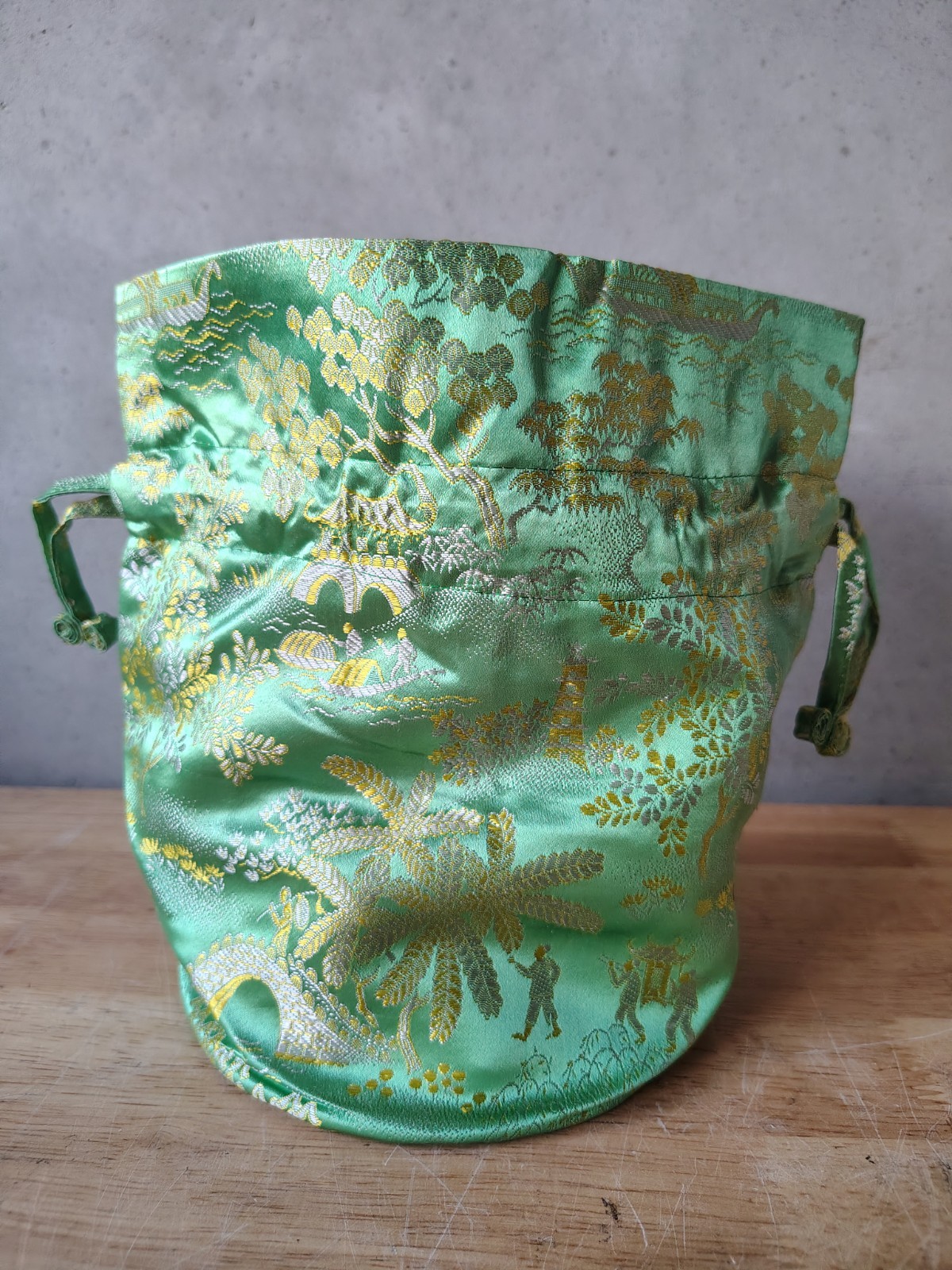 1950&rsquo;S LADIES GREEN SILK BROCADE JACKET AND MATCHING DRAWSTRING HANDBAG YOKOHAMA