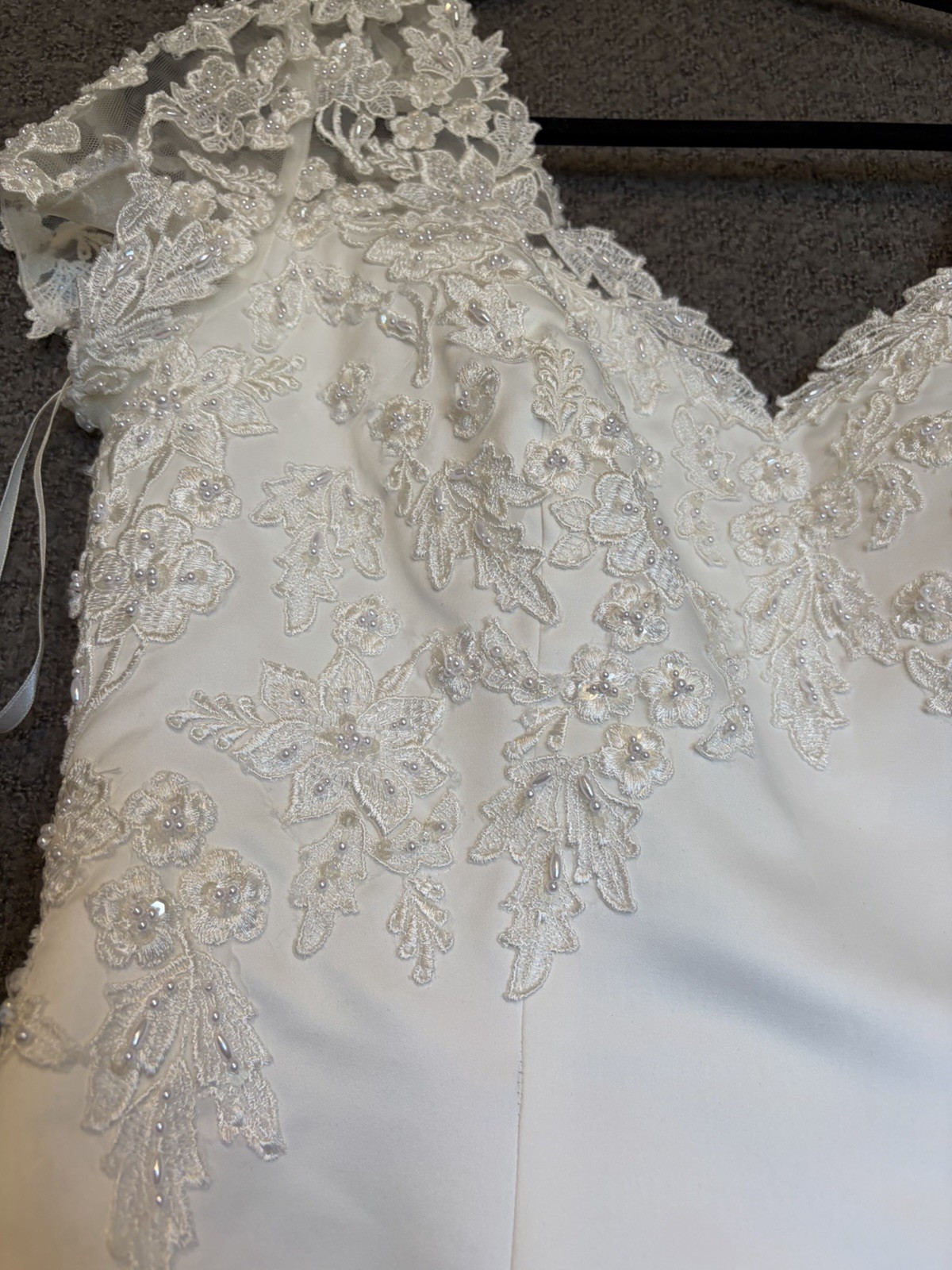 Christina Wu Ivory Lace Appliqué Wedding Dress Size 16 Regular Style 1660-2