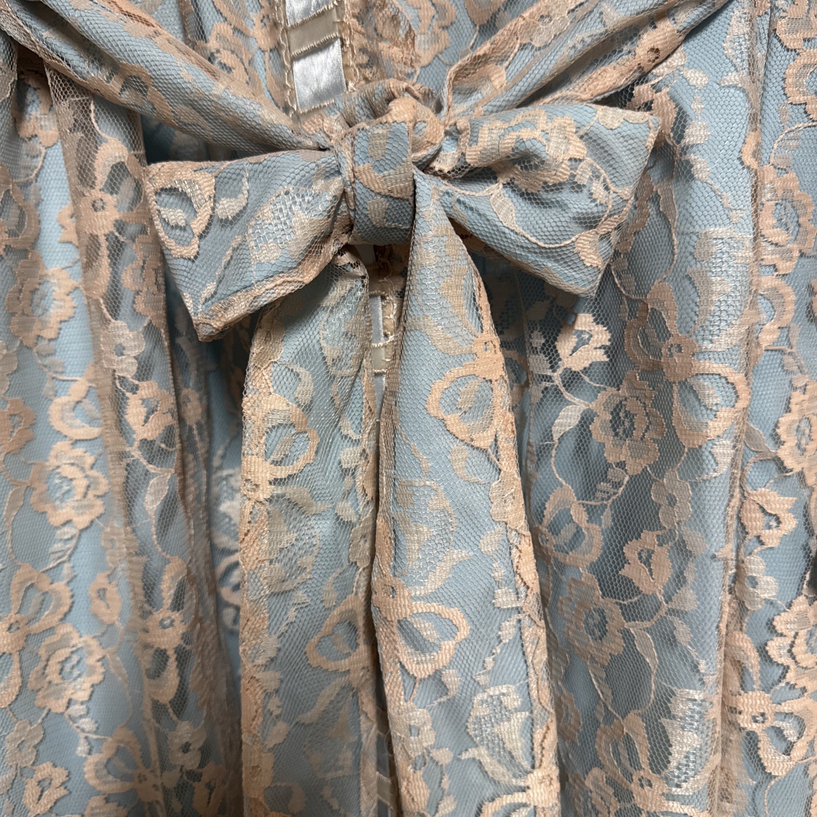 Odette Barsa Robe Size M Light Blue Ecru Lace Overlay NWT Gown Saks Fifth Avenue