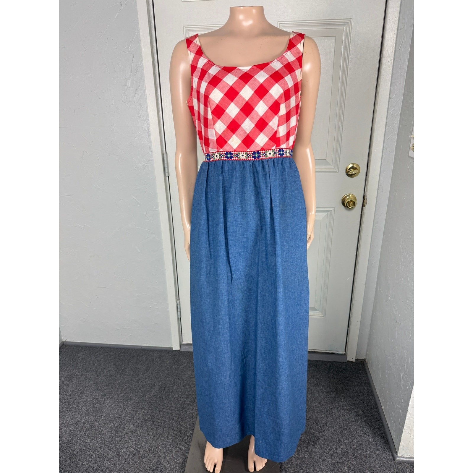 Vintage 70&rsquo;s Chaz L. Lewis Women&rsquo;s Dress Maxi Plaid Floral Embroidered Cotton A6