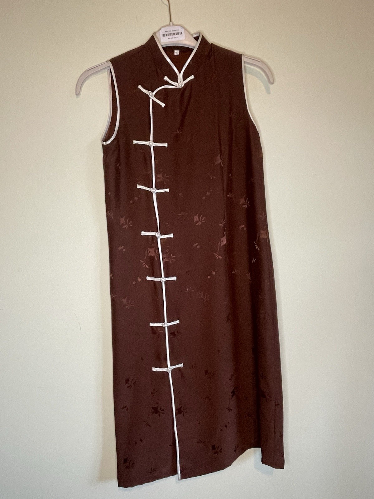 Vintage Chinese Sleeveless Cheongsam Dress – Brown Satin Brocade, White Trim