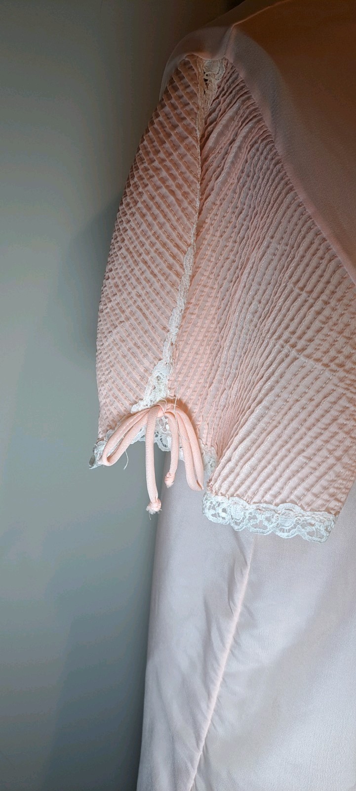 Vintage Barbizon Lightweight Robe House Coat SZ M Pink Feminine Lace Dainty