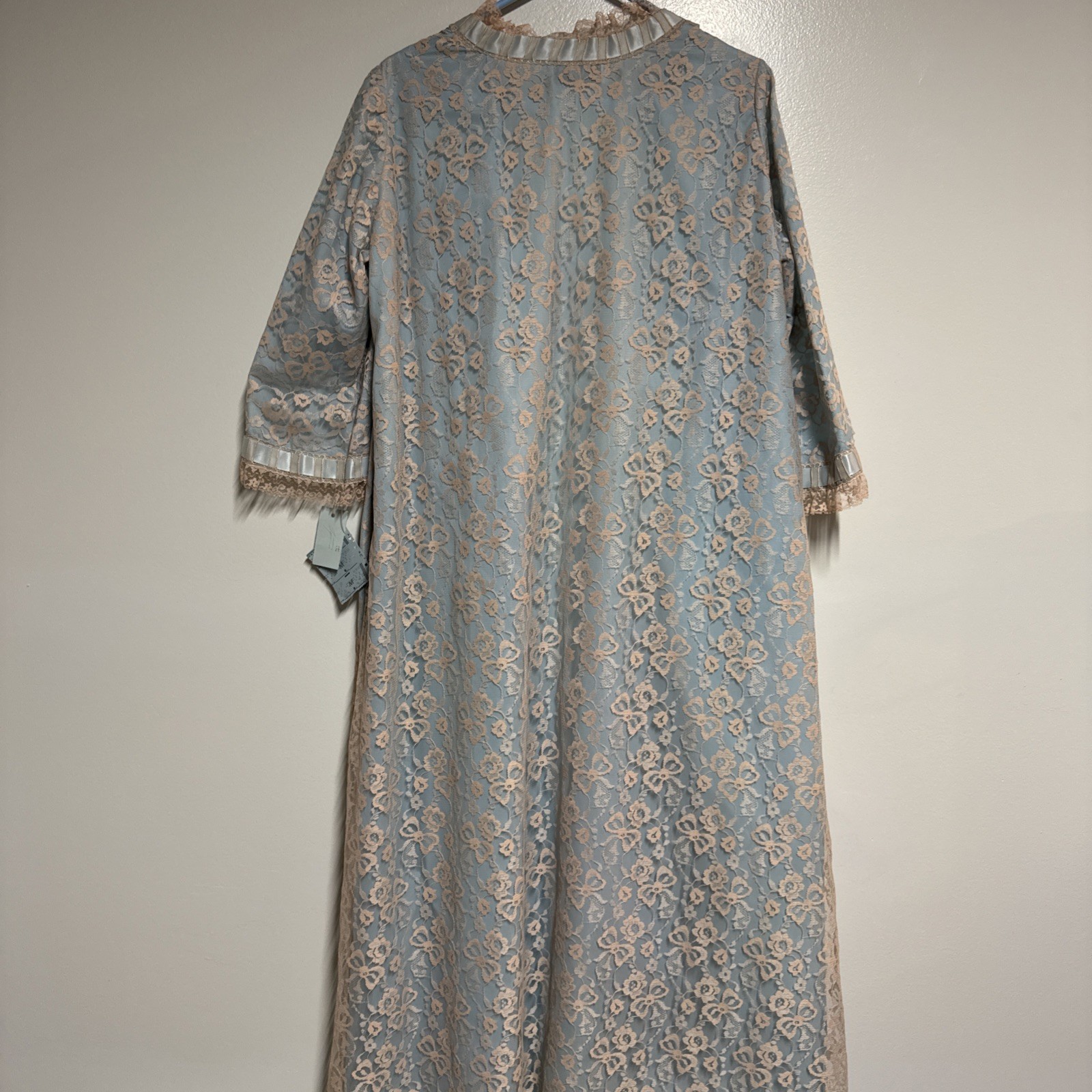 Odette Barsa Robe Size M Light Blue Ecru Lace Overlay NWT Gown Saks Fifth Avenue