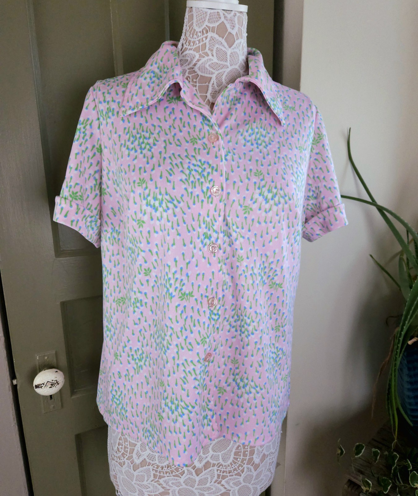 Young Los Angeles Vintage 60s Double Knit Polyester Point Collar Floral Pink Top
