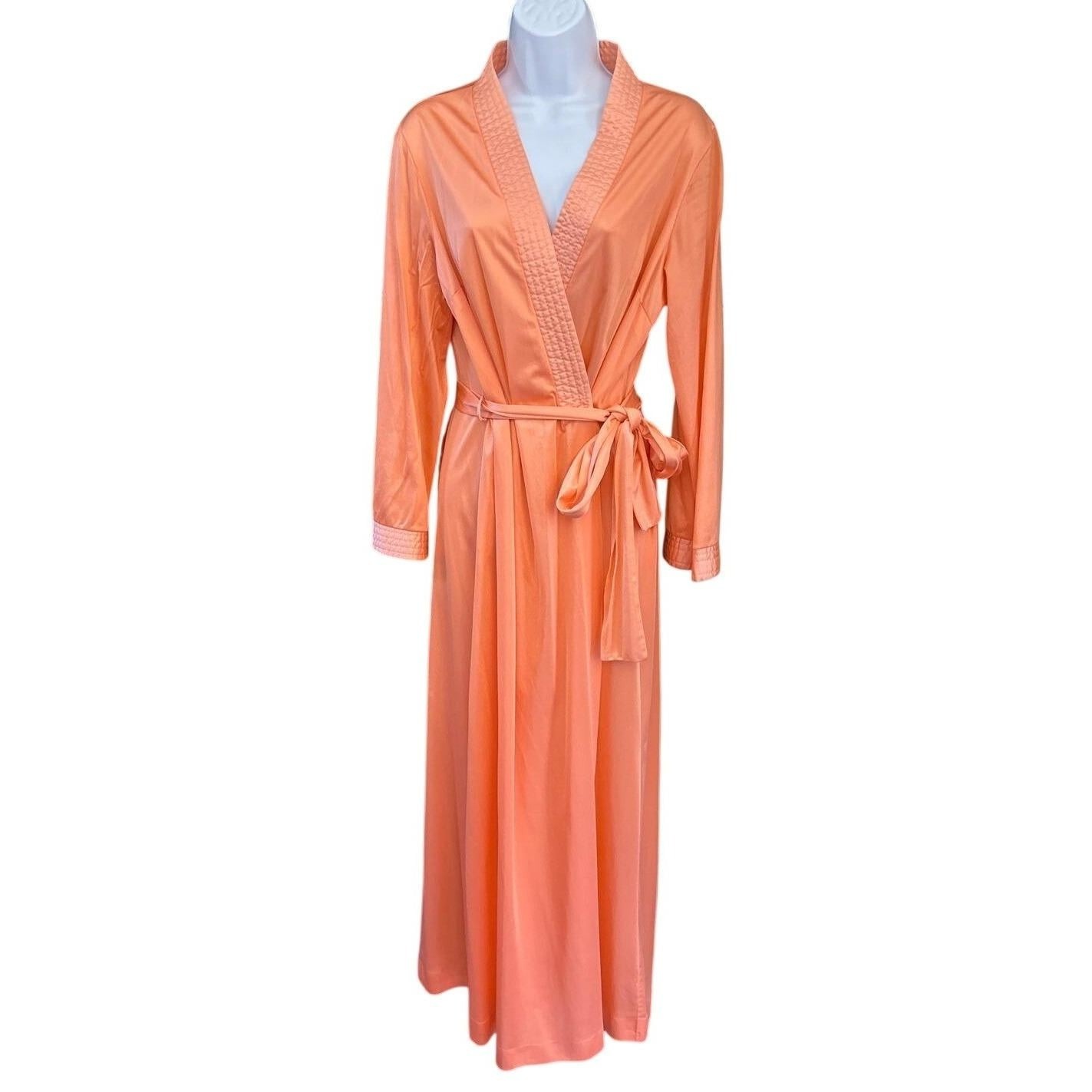 Vintage The Robester Peach Old Hollywood Regencycore Glamour Loungewear Elegant
