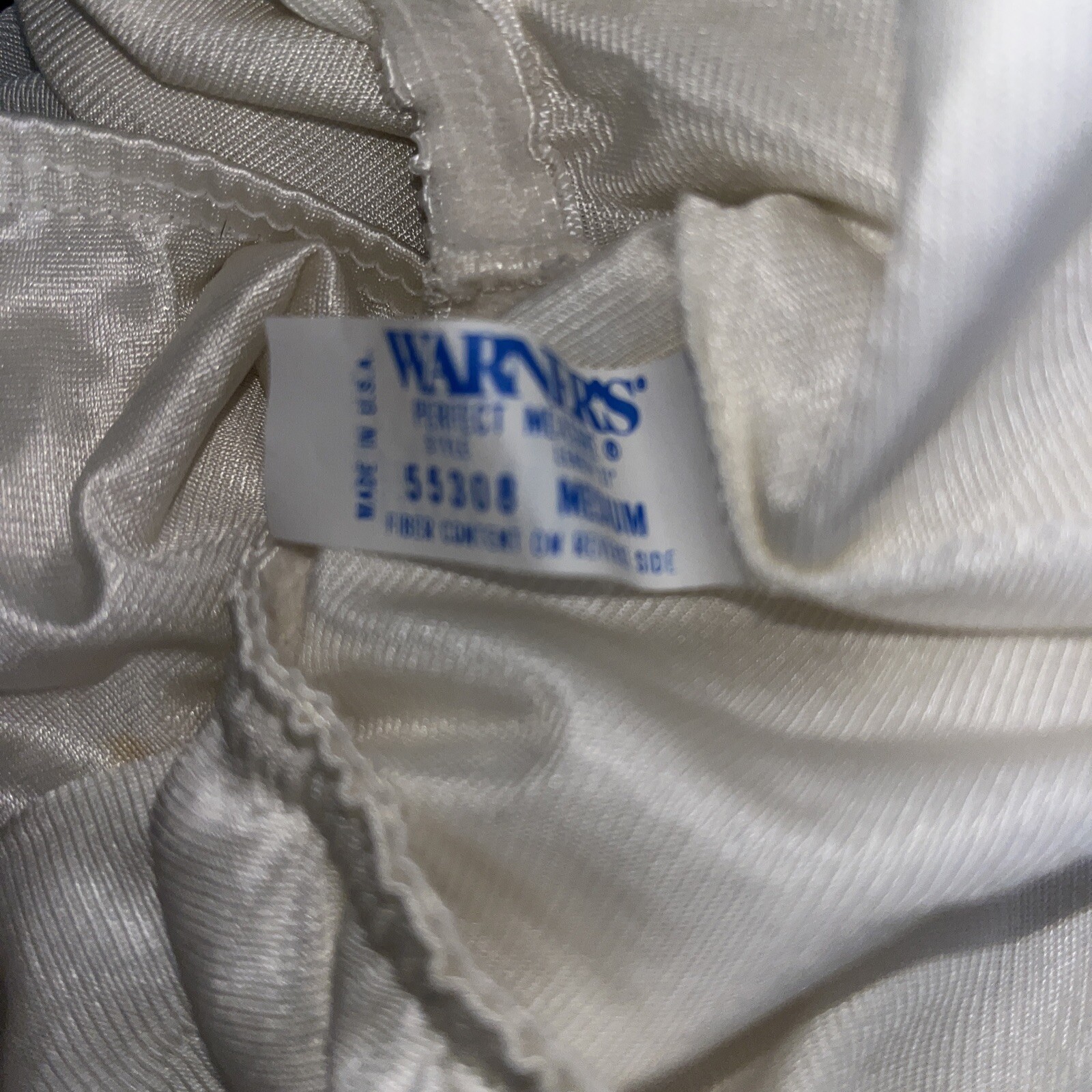 WARNER&rsquo;S Perfect Measure 55308 Length 21&Prime; Antron III Nylon Slit Half Slip Medium
