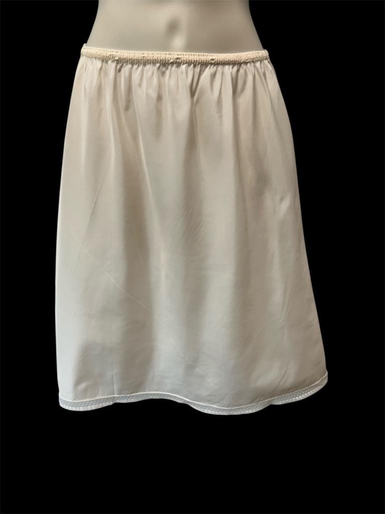Vintage Barbizon M Half Slip Nylon Rayon Blend Excellent