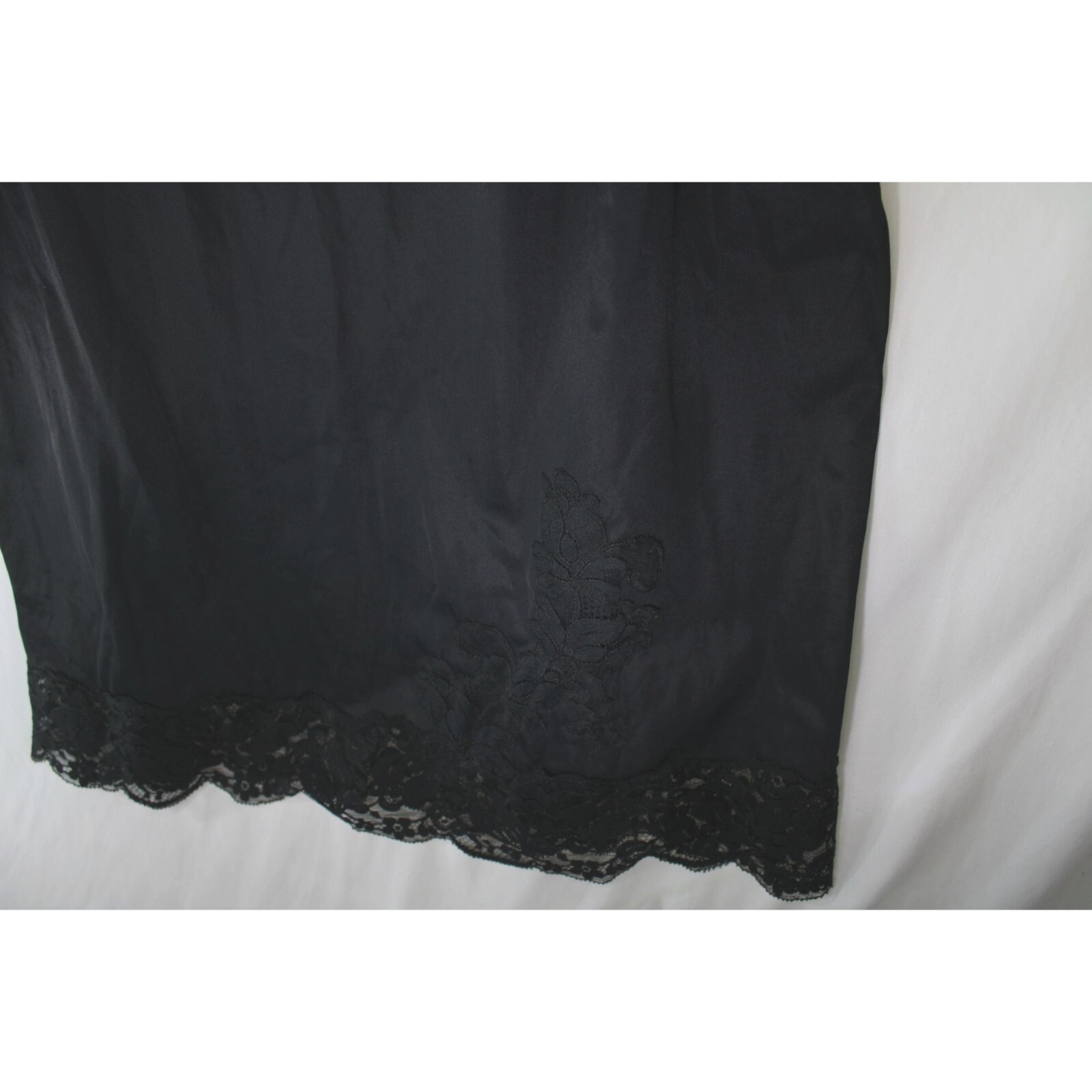 Vanity Fair Full Slip Black Nylon Size 35 Small Vintage Adjustable Straps 90222