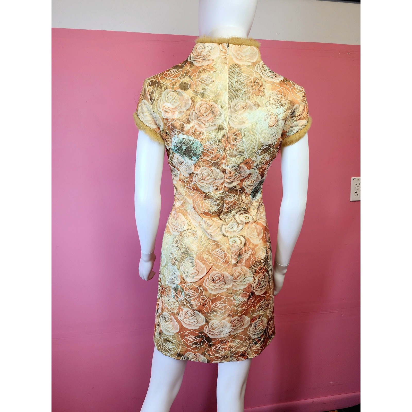 Small Medium Vintage 1990&rsquo;s Gold & Cream Brocade Lurex Faux Fur Lined Cheongsam