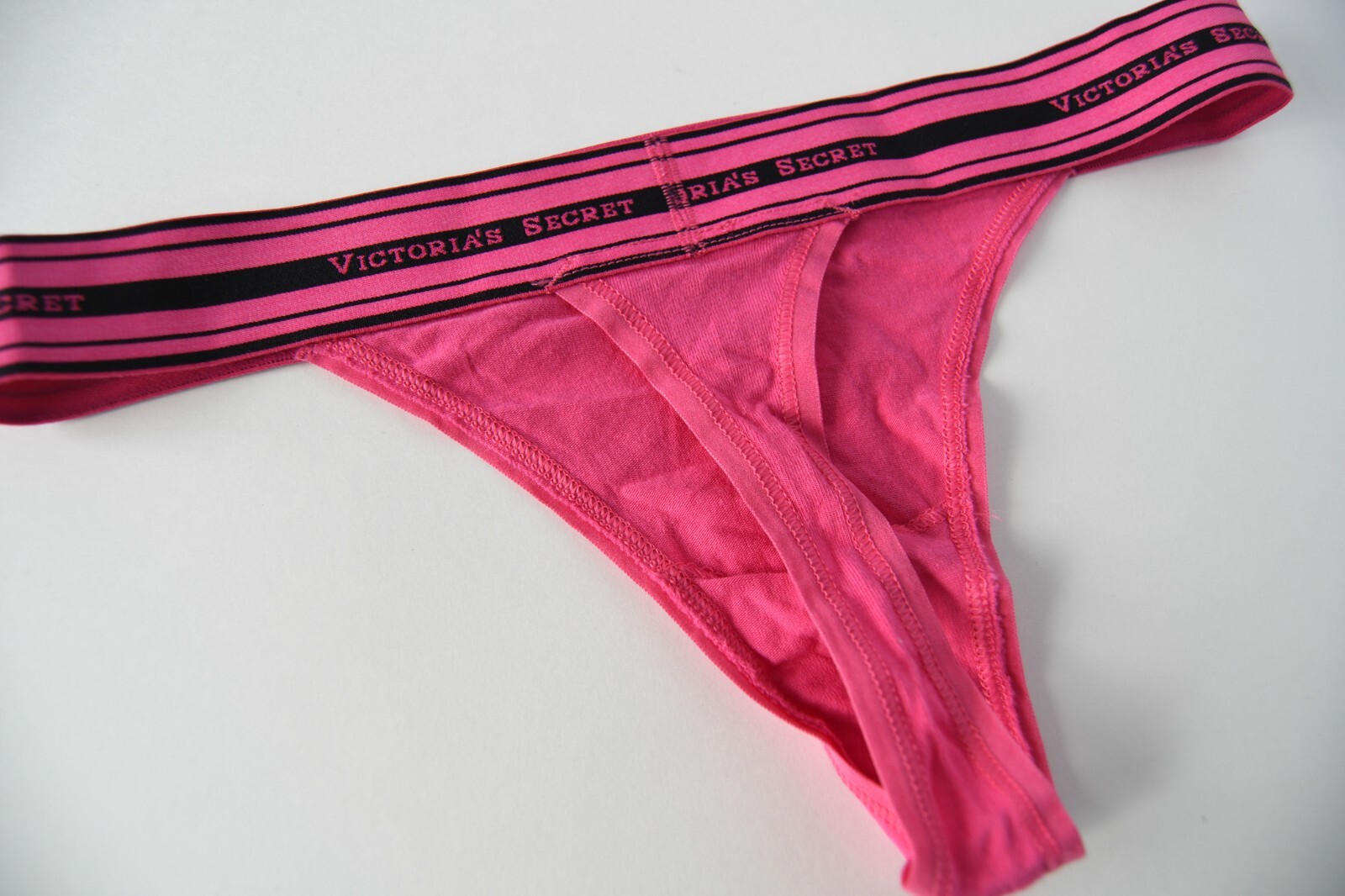 1 VTG Victoria&rsquo;s Secret 2010s Thick Logo Cotton V-String Thong Panty SMALL