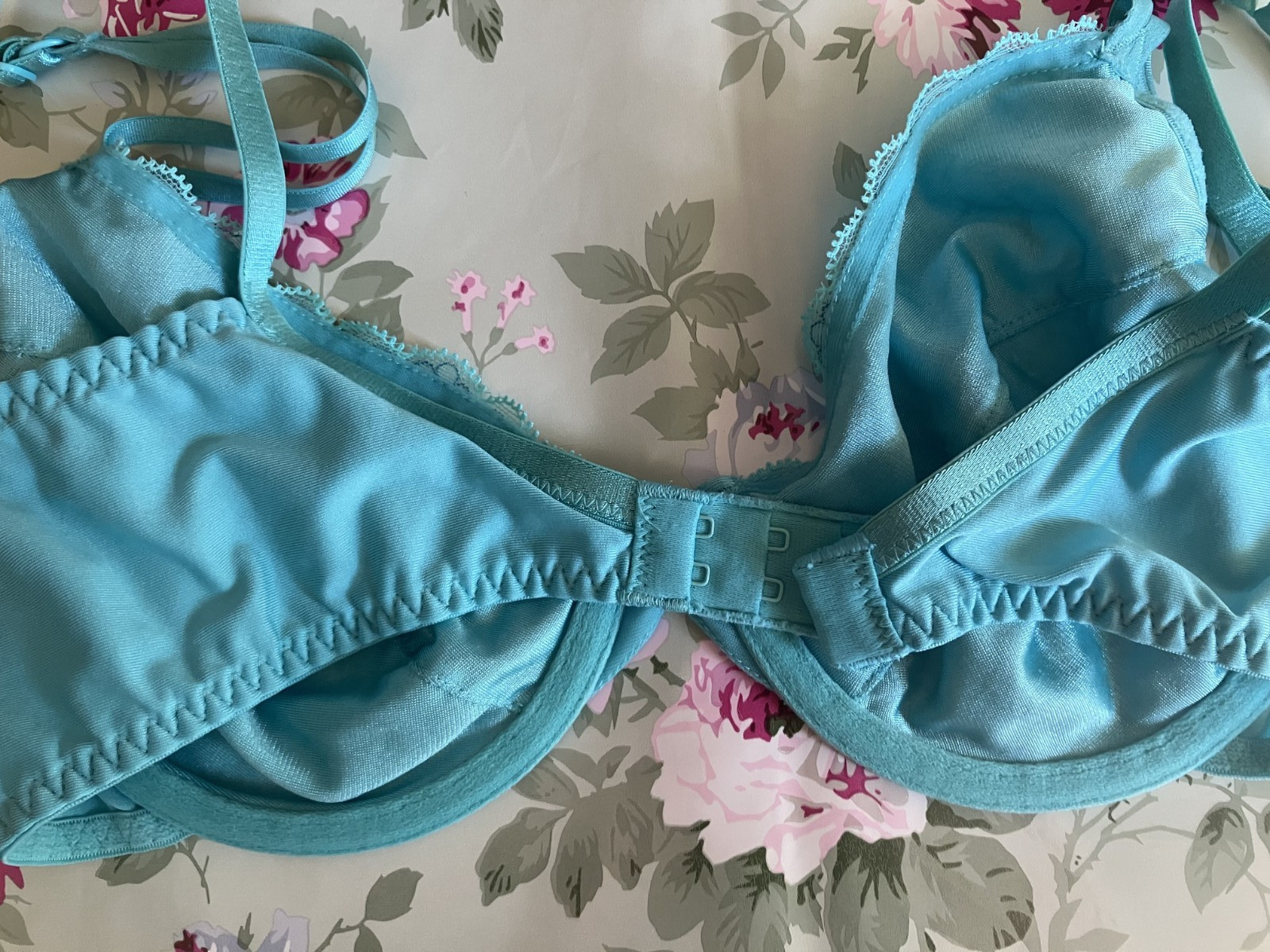 Vassarette 36C, 36D, 38C OR 36D Underwire Bra Floral Lace