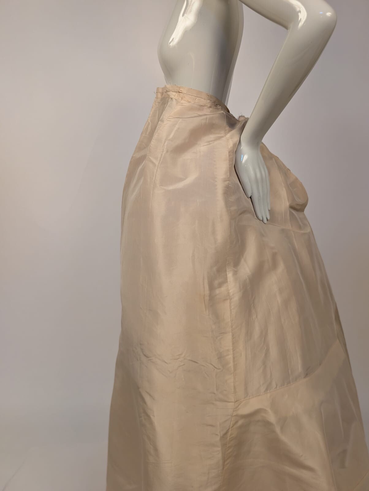 VICTORIAN 1890’S CRISP IVORY SILK TAFFETA SKIRT