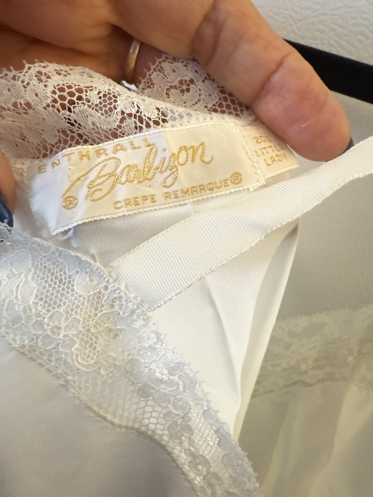 Vintage « Enthrall » Barbizon White Full Slip Crepe Remarque Sz 20.5” Little Lady