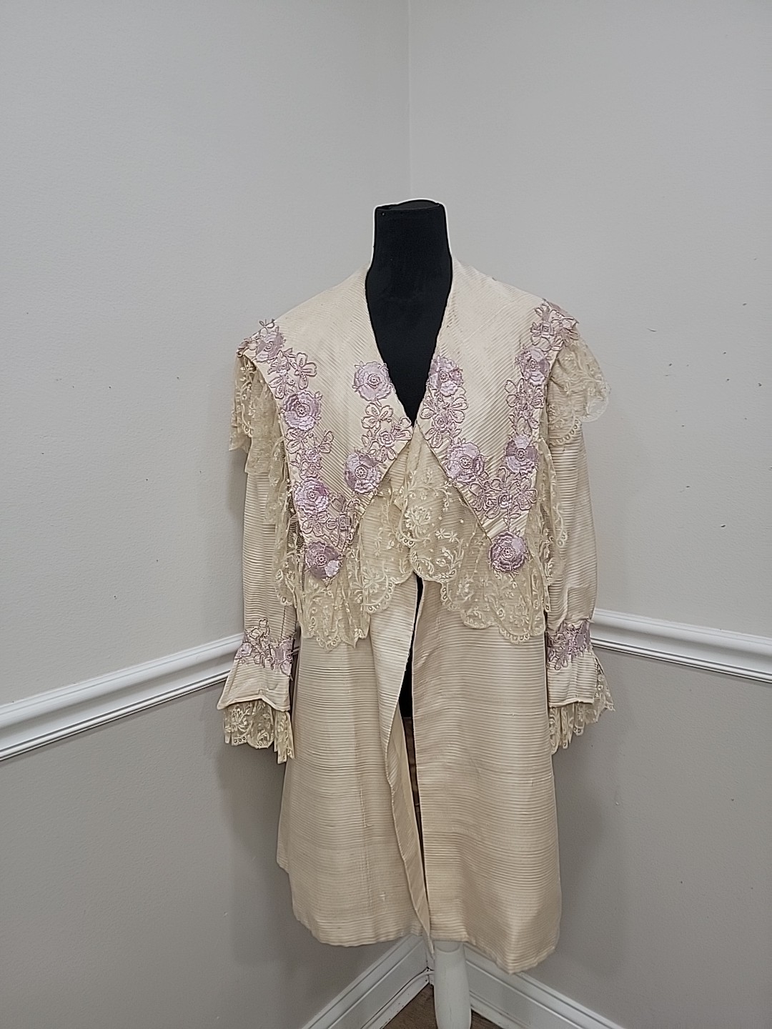 Antique 30s 40s Boudoir Hostess Coat Romantic Lace Applique Silk Faille