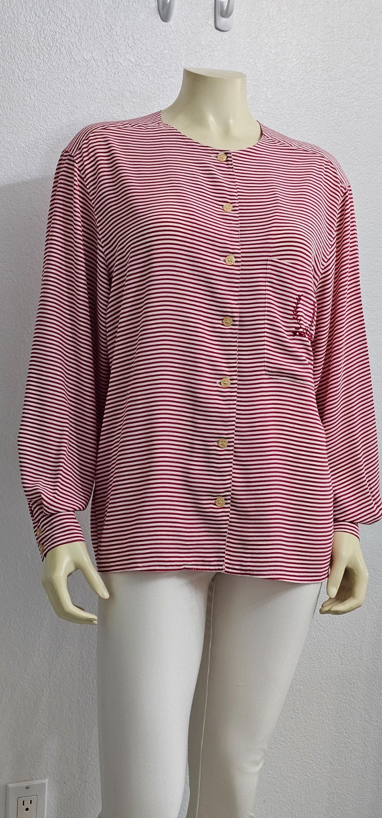 Rare Vintage 80&rsquo;s and 90&prime; Jones New York blouse 100% polyester great condition.