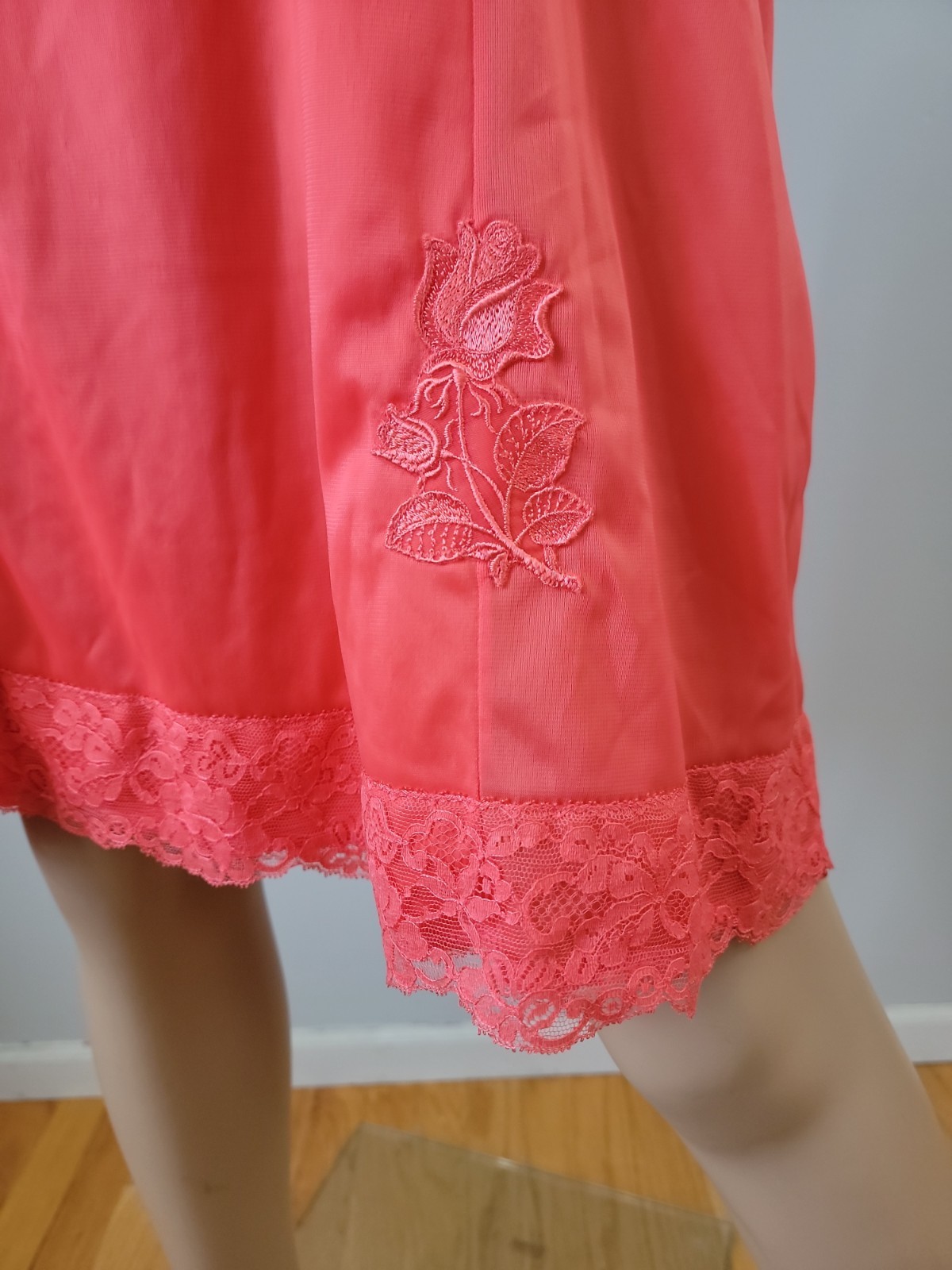 Vintage Charmode 100% Nylon Coral Full Slip Lace Detail Style 4572 Size 34