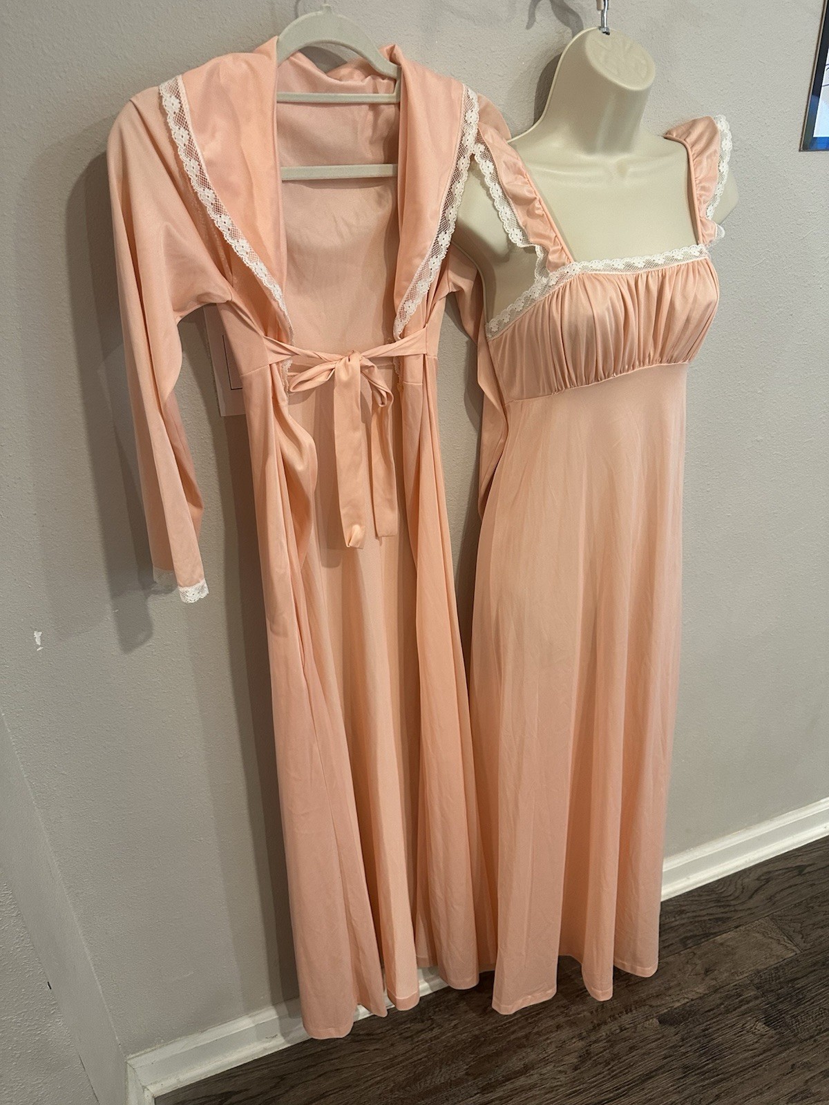Vintage Long Peach Pink Nightgown Ruffle Sleep Dress & Button Robe Set Small