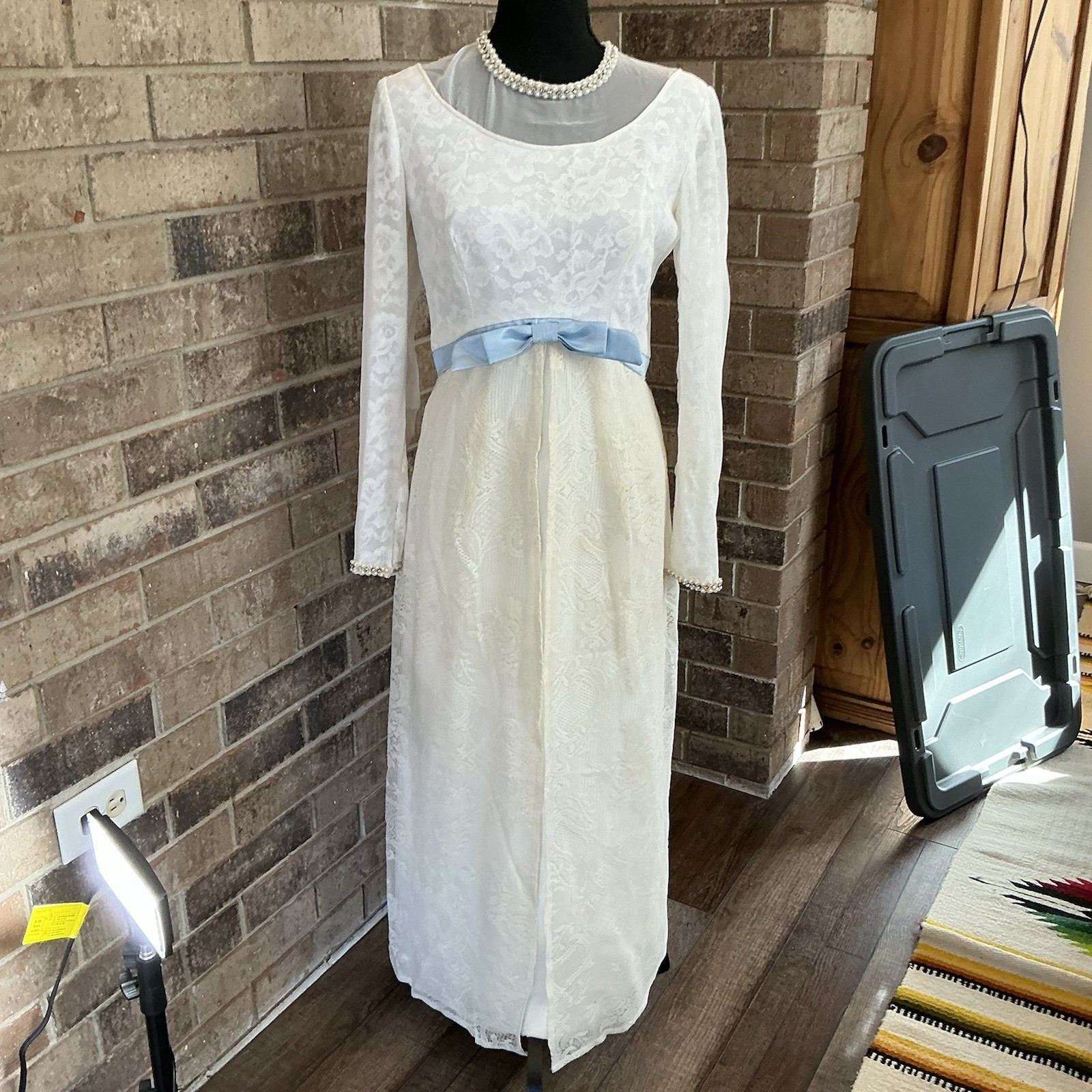 70s VINTAGE Sylvia Ann Lace Gown Ivory Blue Belt Women&rsquo;s Size XS Formal #10C2