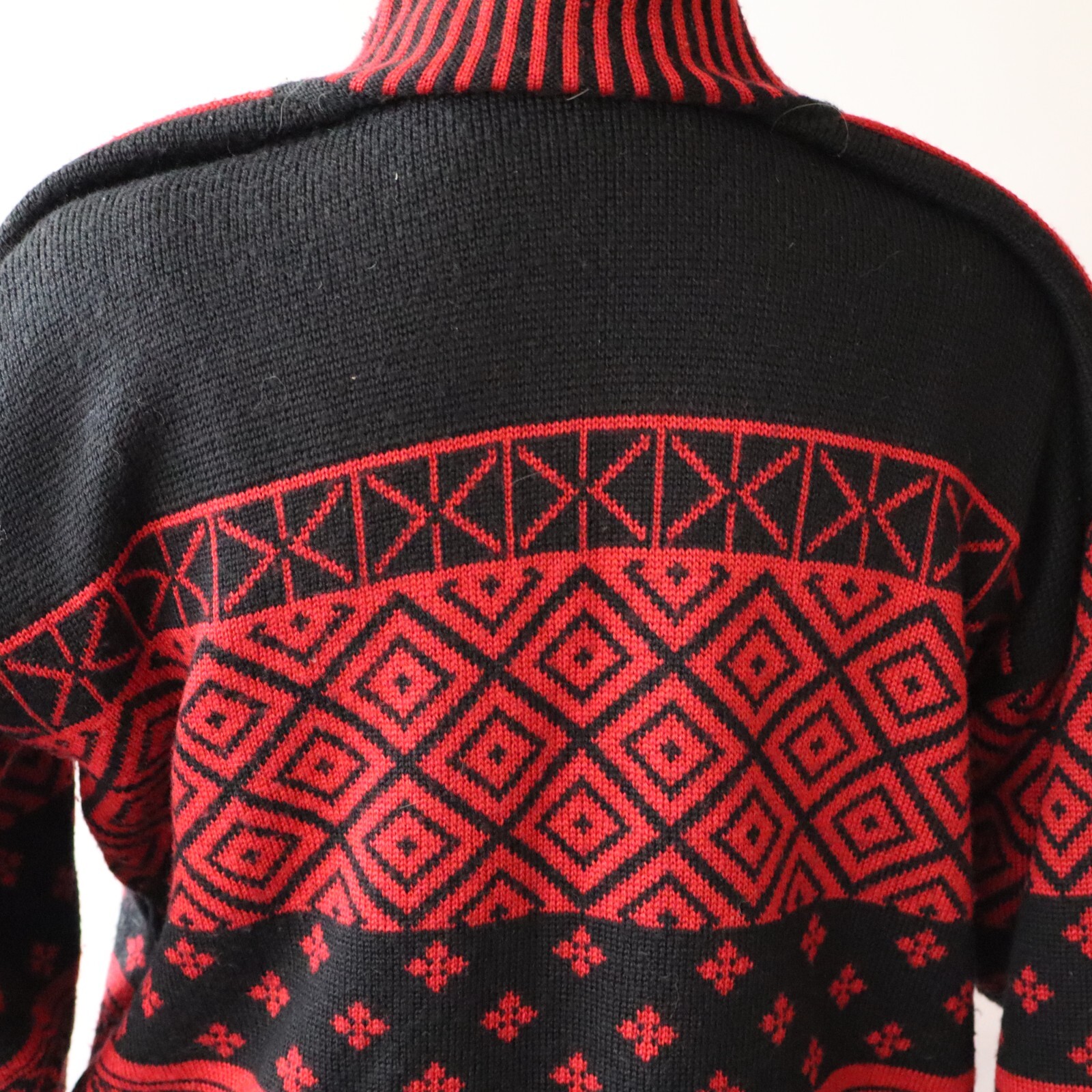 Vtg Obermeyer Women&rsquo;s Pullover Sweater Chloe Red, Black Emb Floral Sz Small
