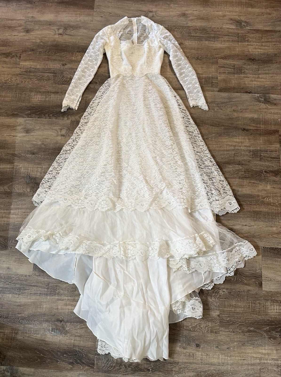 Vintage Wedding Dress Gown S White Chantilly Lace Long Sleeve Fitted Train Veil