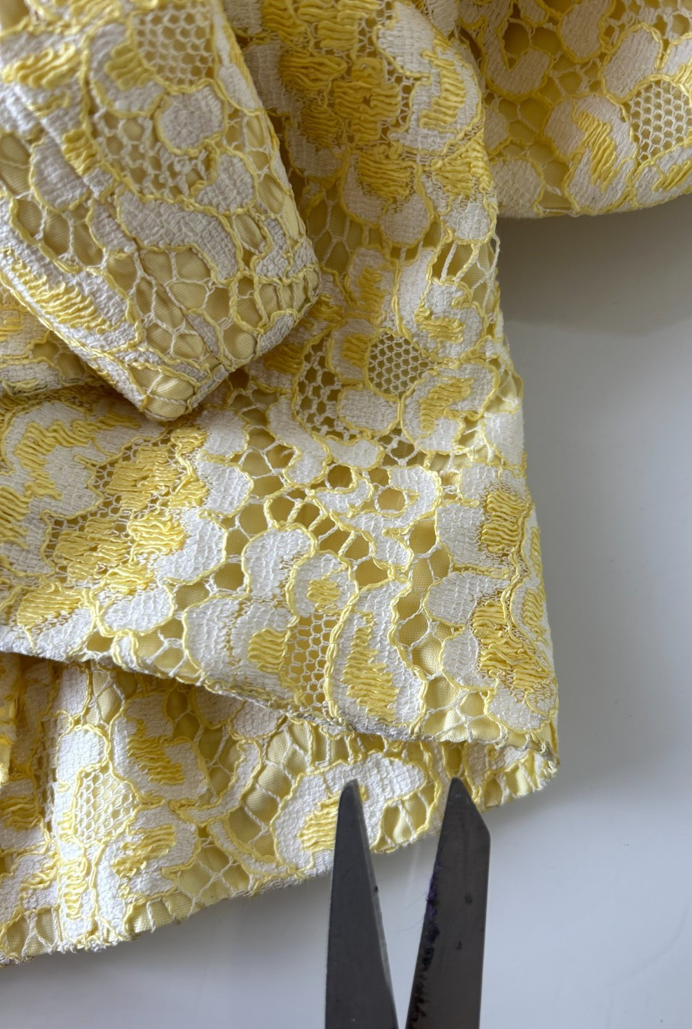 50s Lace Column Dress Size Small 4-6 Yellow Bow Backless Sleeveless Vintage VGUC