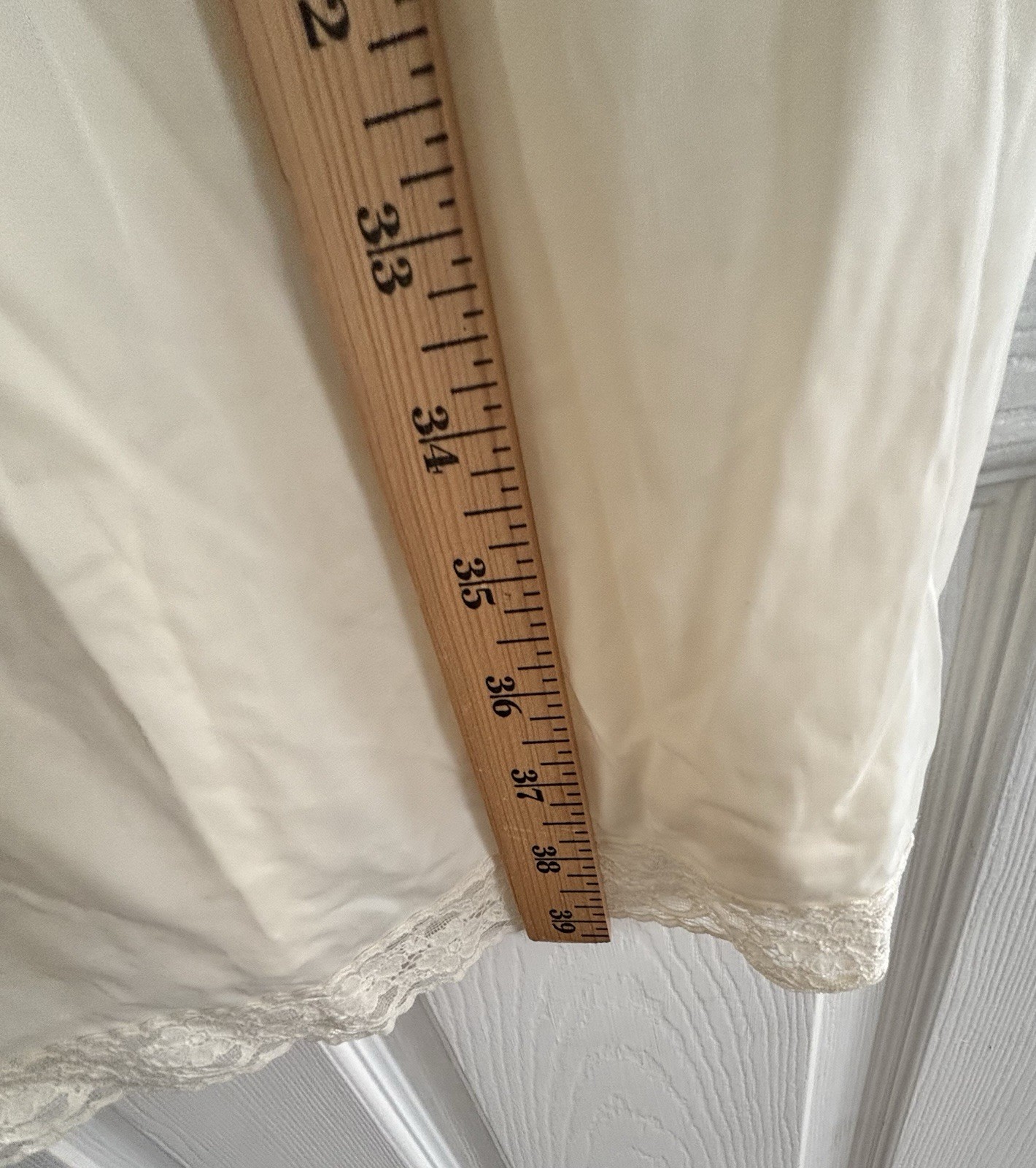 VANITY FAIR Off White Nylon Full Slip Lace Trim – Style 10-103 40 22&Prime;/46 Vintage