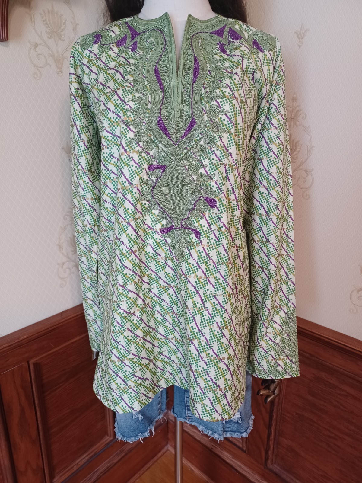 Vintage 1960s/70s Hand-Embroidered Green Purple Metallic Silver Mod Hippie Shirt