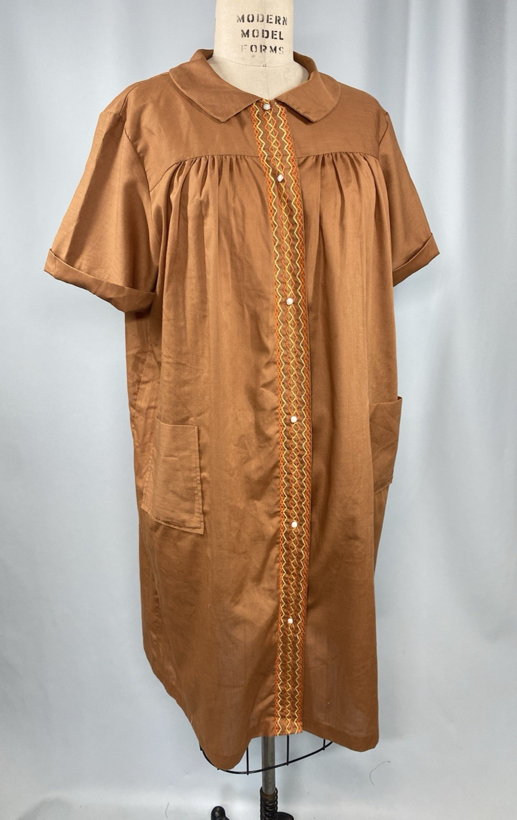 Vintage Nightgown SIZE MEDIUM brown tan orange 60s 70s classic house dress robe