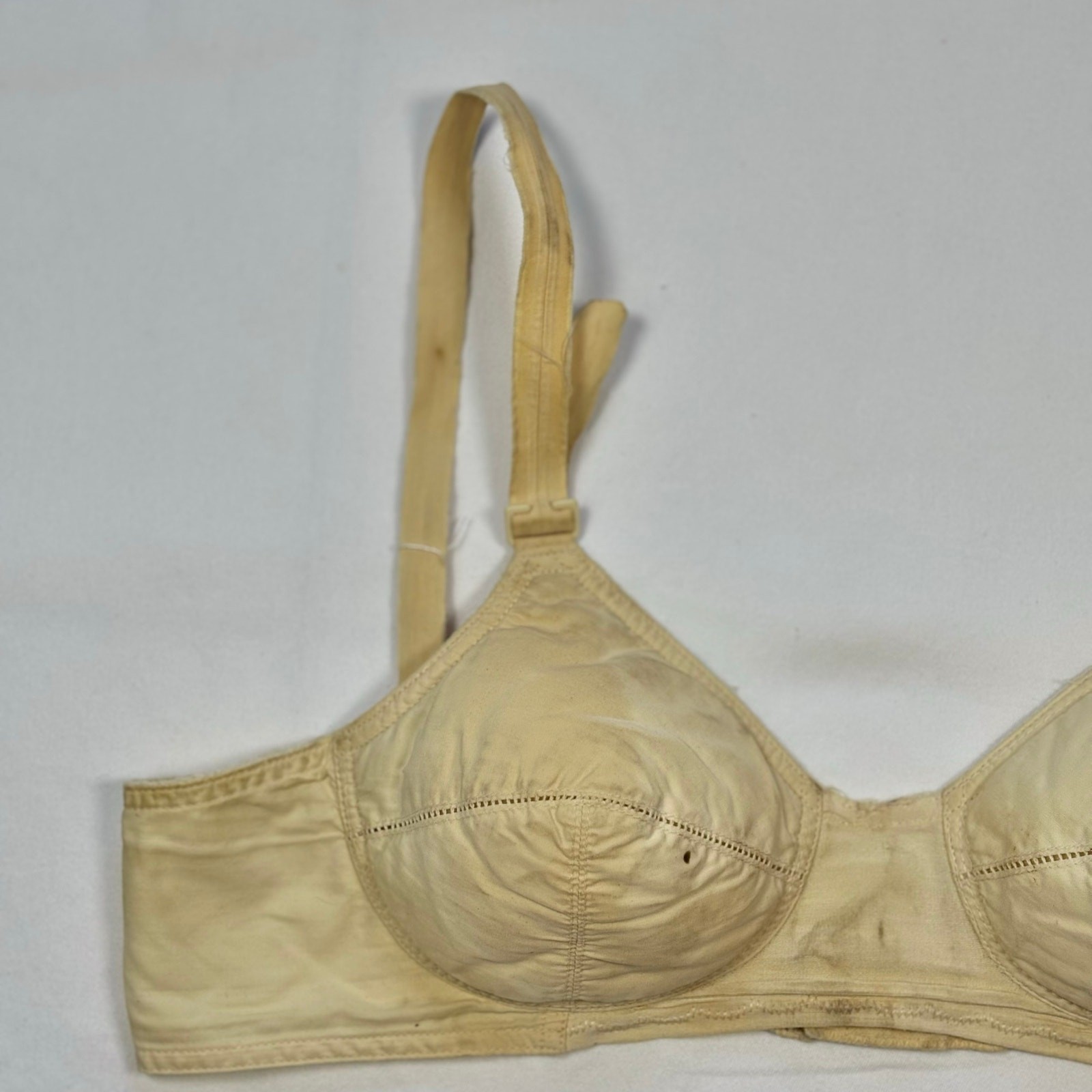 Vintage 1940s Cotton Bullet Bra Wireless Pointed Cup Cream WW2 Brassiere As Is
