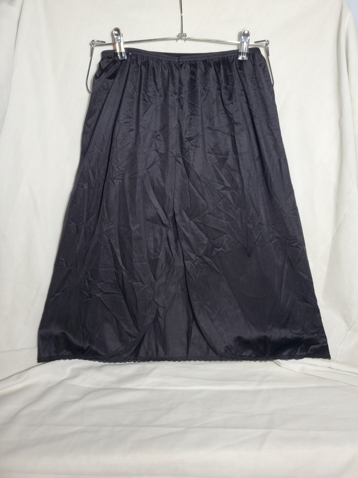 Vanity Fair Black Half Slip Vintage Size Medium 24&Prime; Made In Honduras