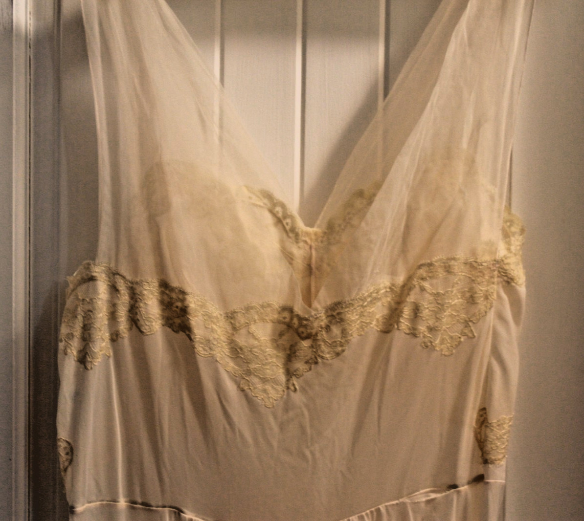 Vintage Vanity Fair Sheer Chiffon Negligee Peach Ecru Lace Sz 38 Long Nightgown