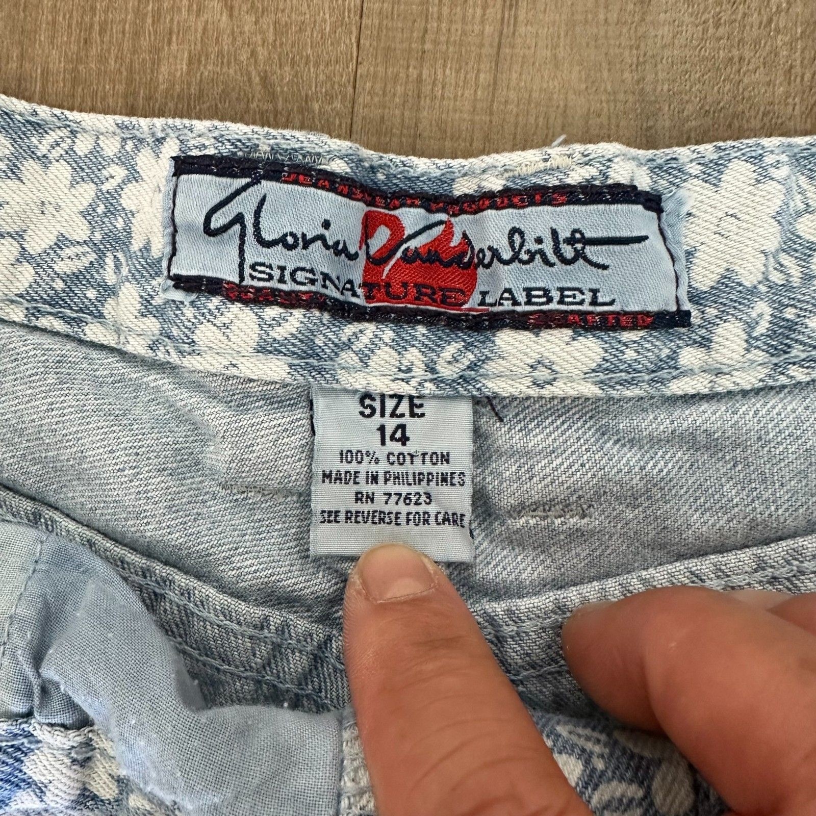 Vintage Gloria Vanderbilt Extra High Waist Floral Denim Shorts 14