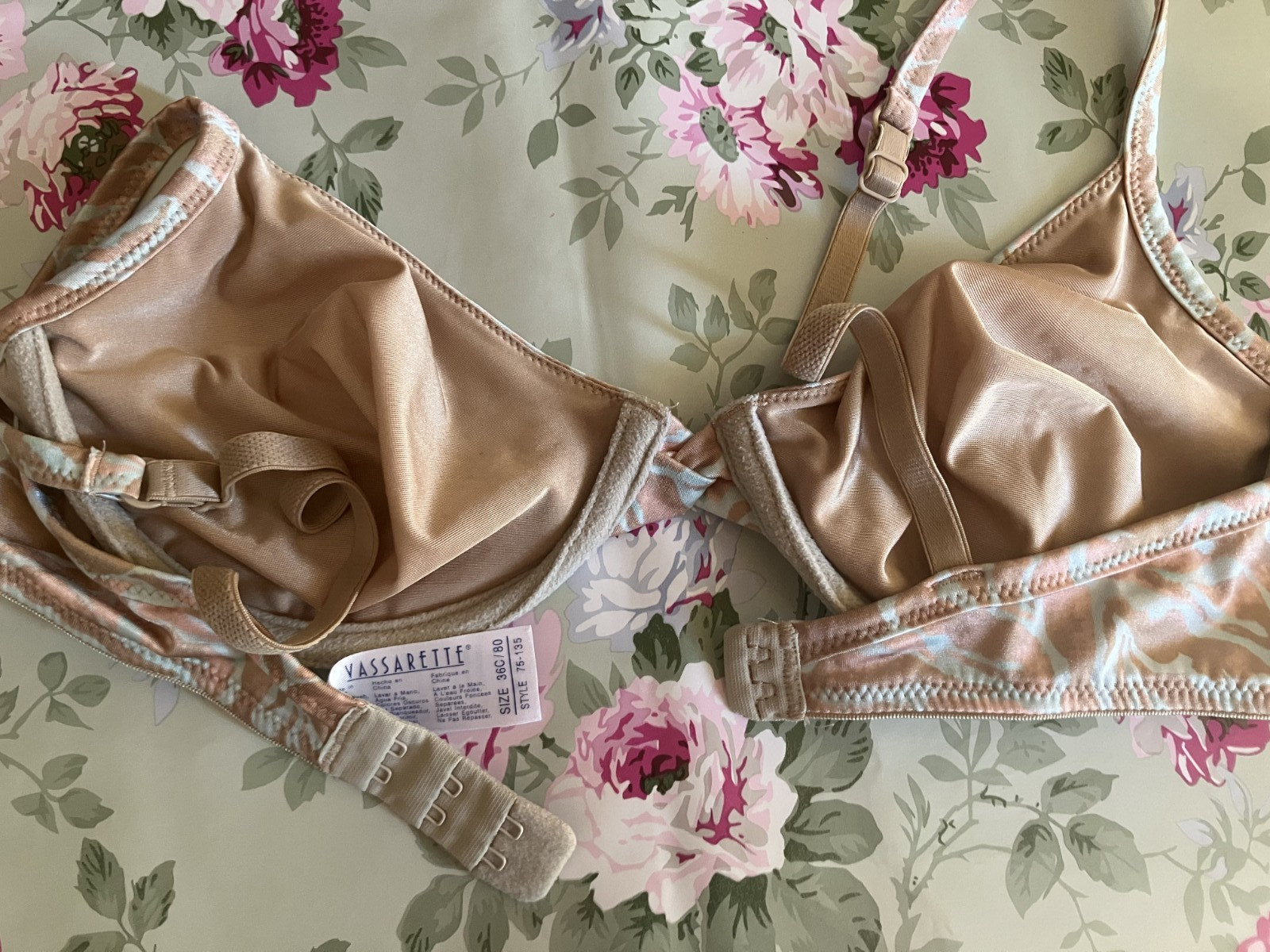 Vassarette 36C, 36D, 38C OR 36D Underwire Bra Floral Lace