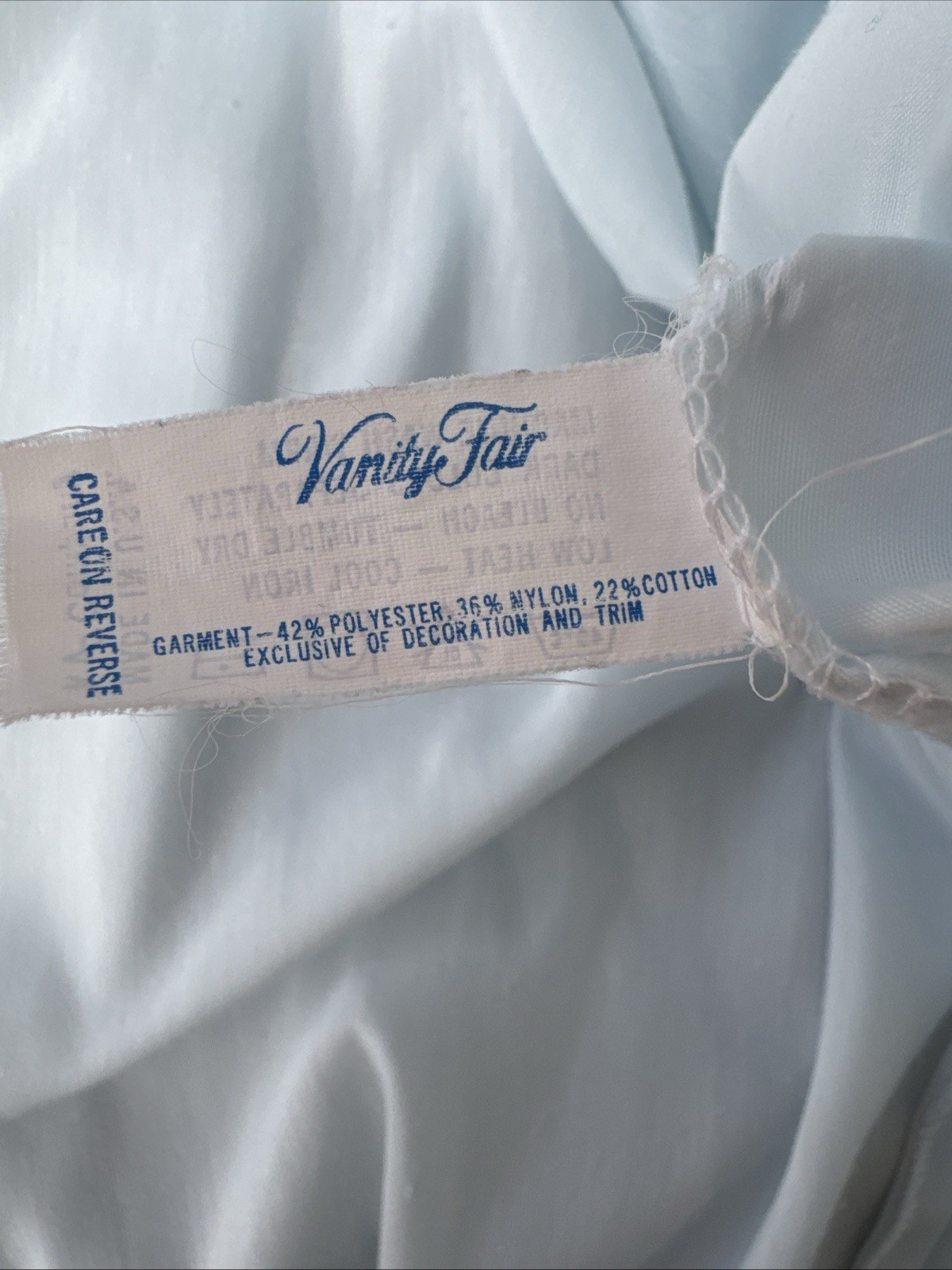 Vintage Vanity Fair Size Large Powder Blue Peignor Robe Little Buttons Lace