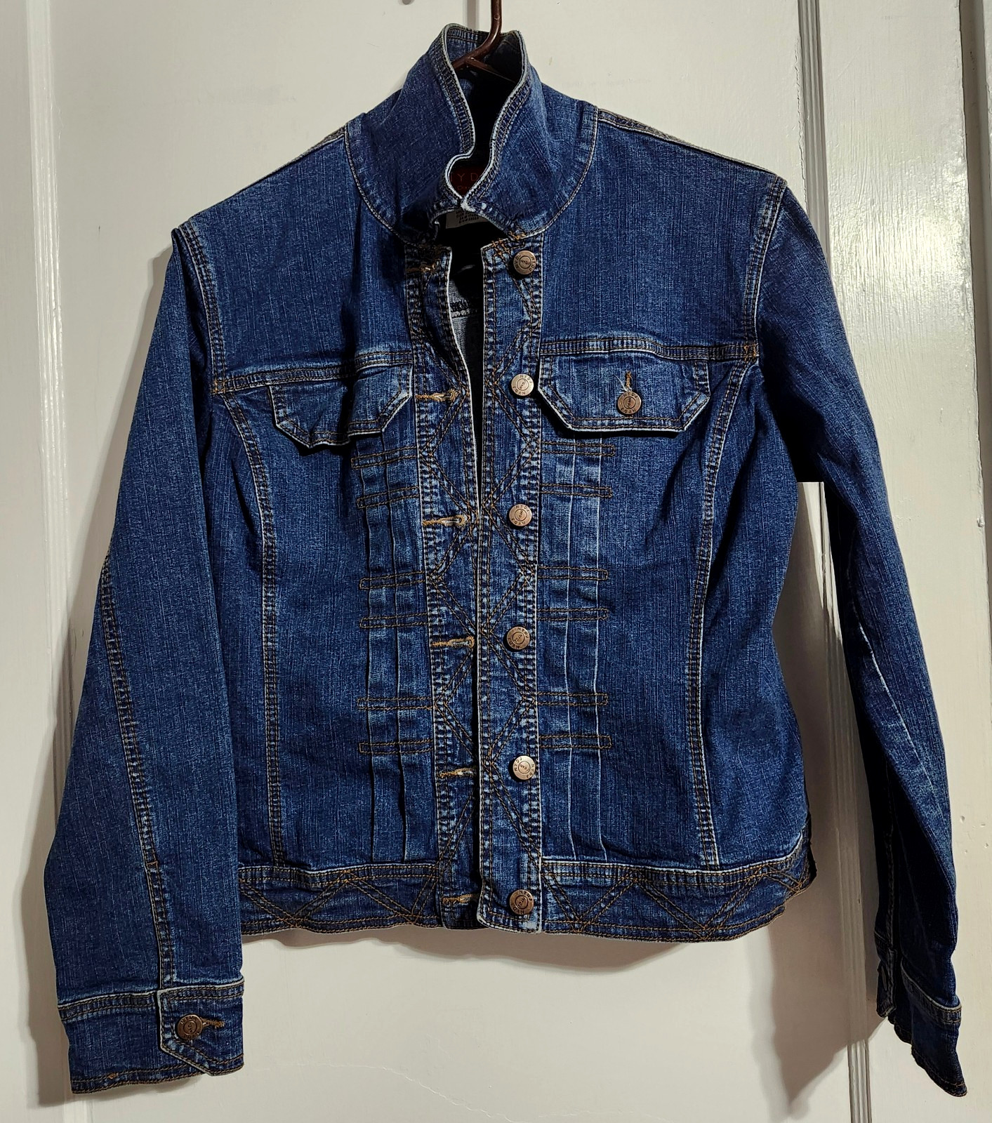 WOMEN&rsquo;S DENIM JACKET ~ WESTERN STYLE ~ SIZE MEDIUM ~ BY NYDJ