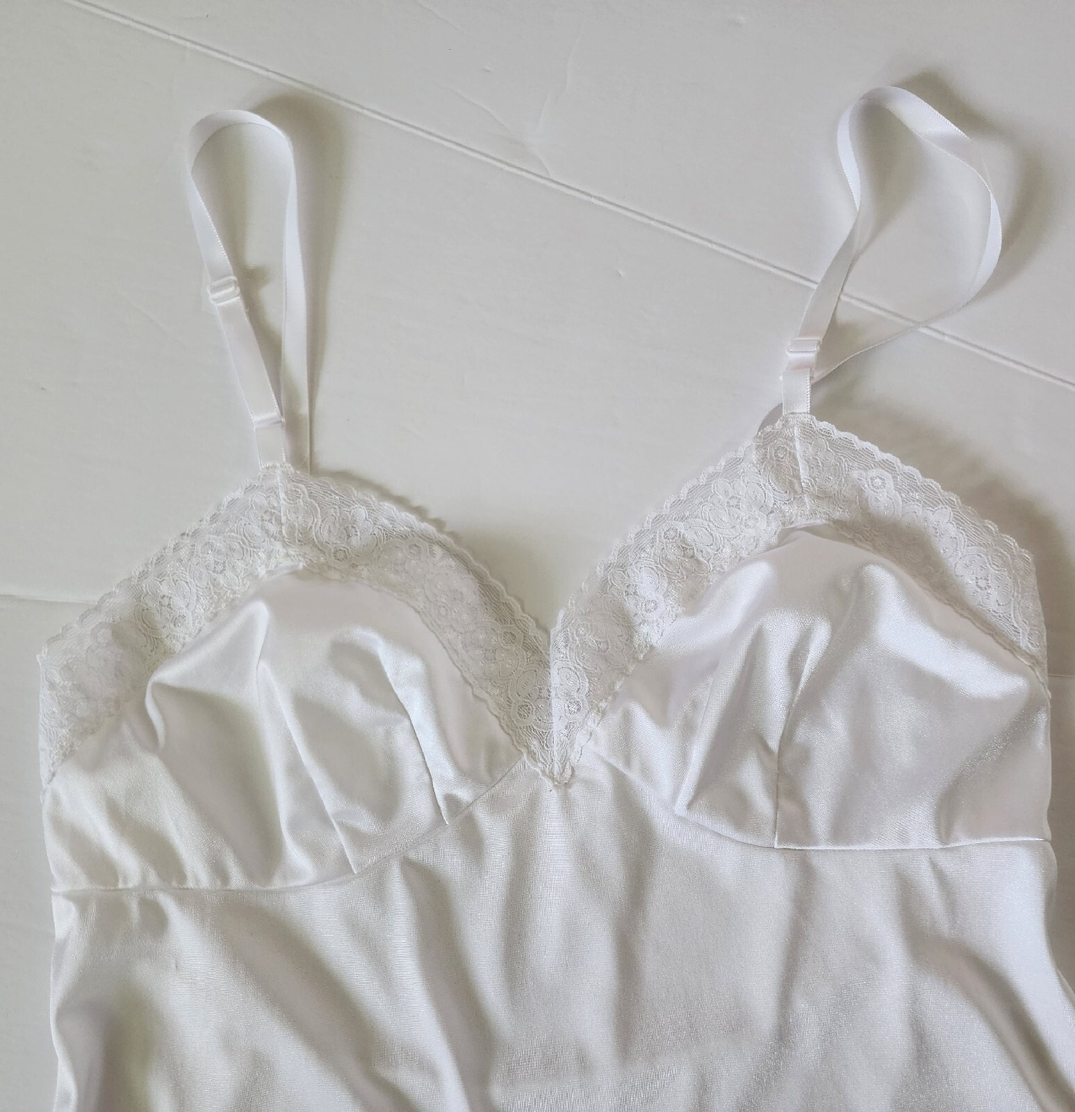 Vintage VANITY FAIR White Nylon Full Slip Lace Trim Style 10-103 Size 34/40 22&Prime;