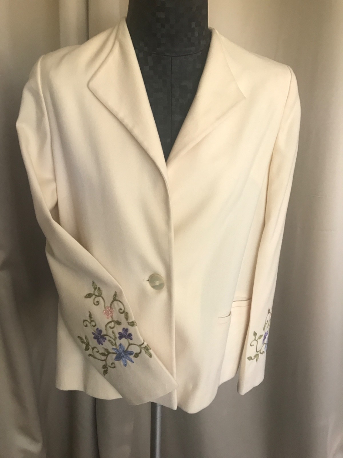 Vintage70&prime; light cream wool Union Made jacket finished with colorful embroidery