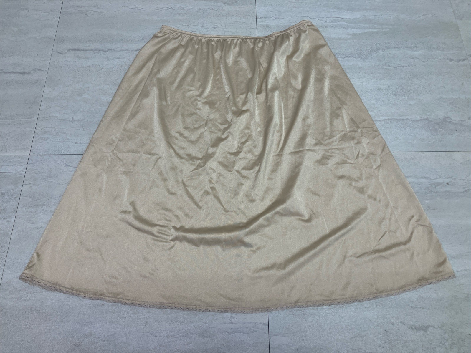 Vanity Fair Half Slip Nylon Tan Lace Size Large 24&Prime; Vintage Honduras
