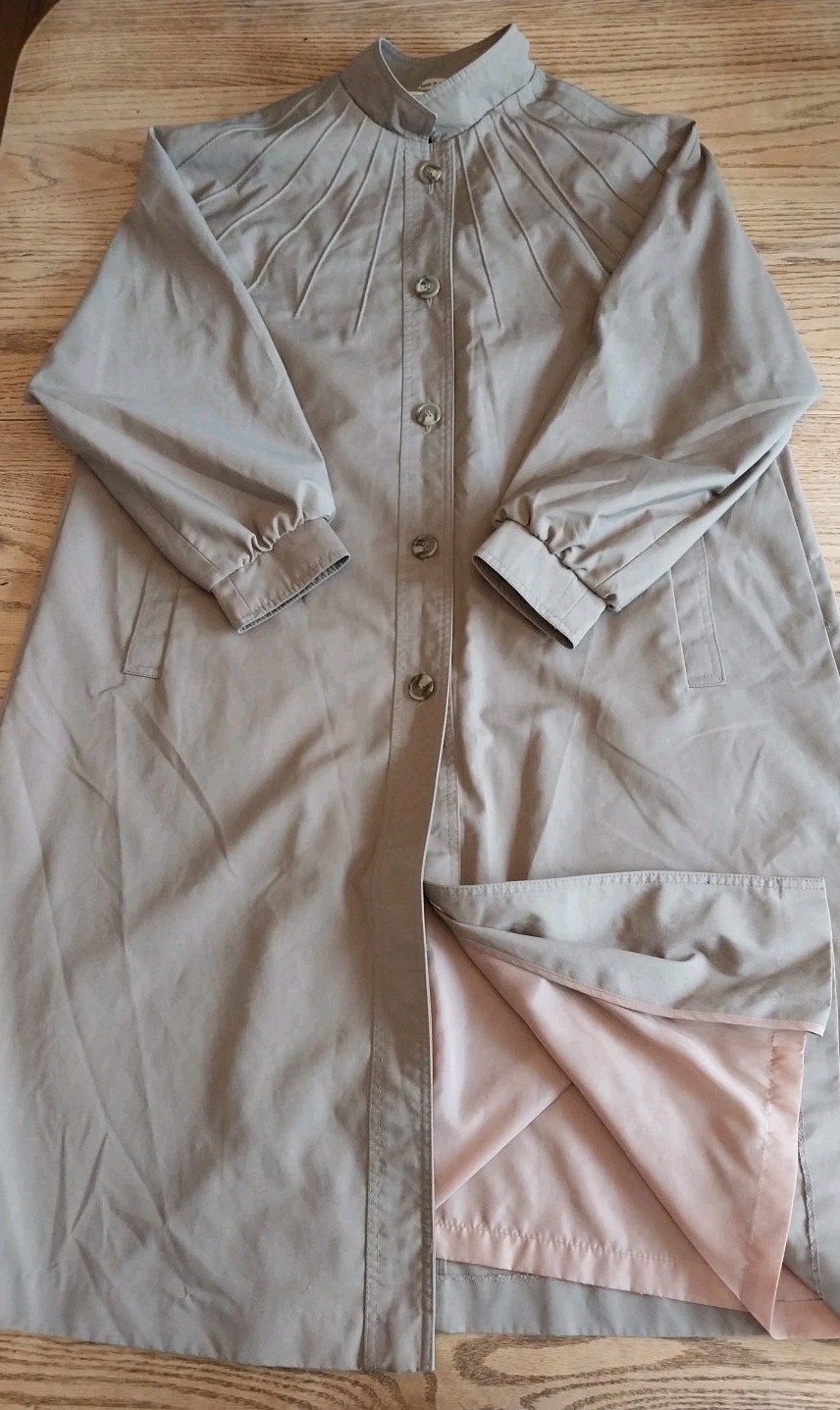 Vtg 70s Far In Lined Trench Coat Beige Pockets Button / Snap Close Womens Sz L*