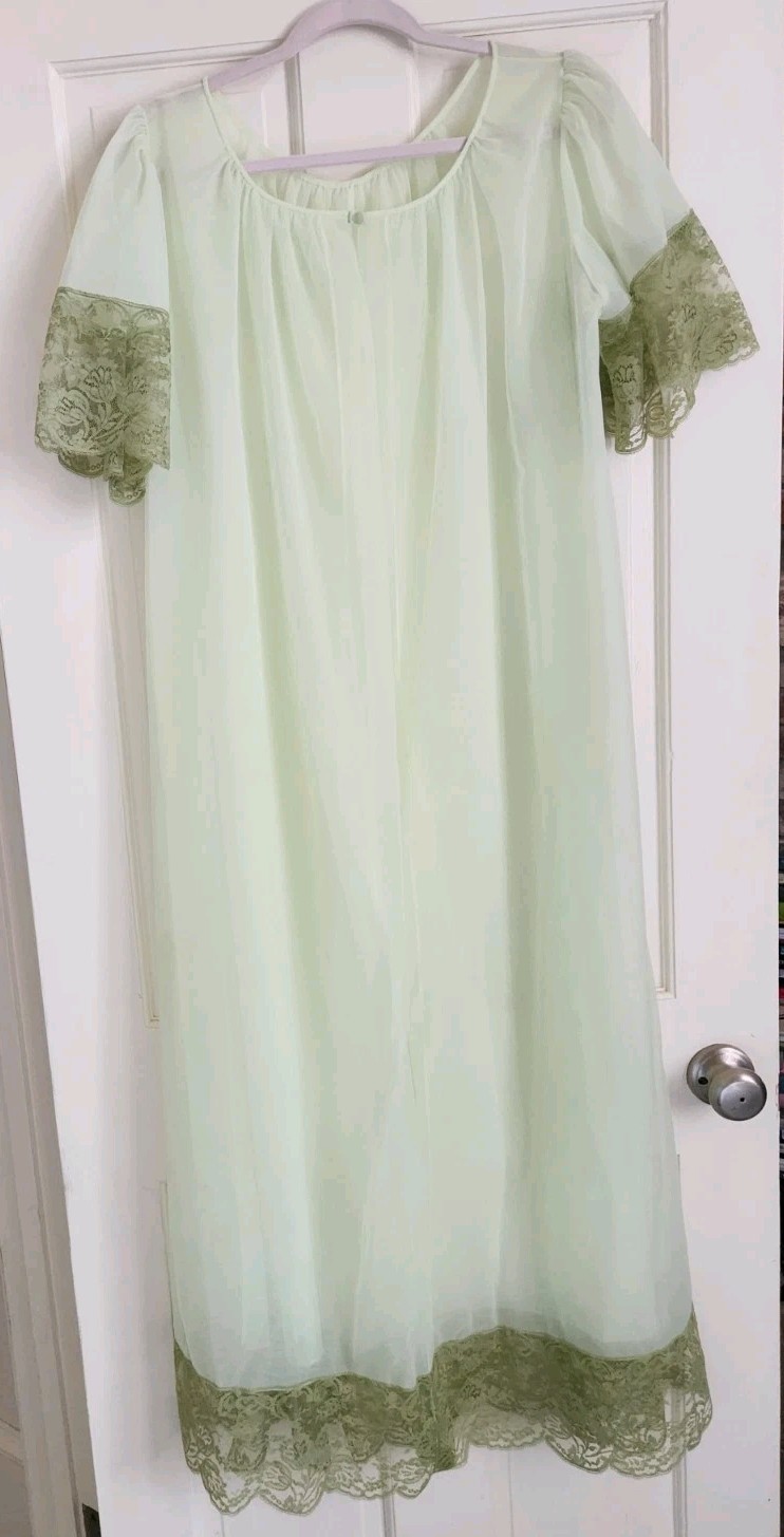 VTG 70s Henson Kickernick Sage Green Peignoir Robe Lace Floor Length Coquette