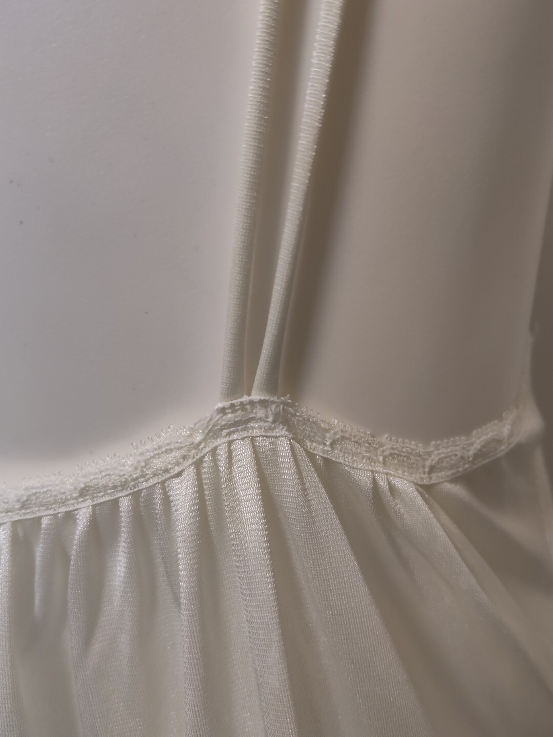 Val Mode Vintage Full Length Nightgown Elegant Piegnoir Lace Flow Plunging V EUC